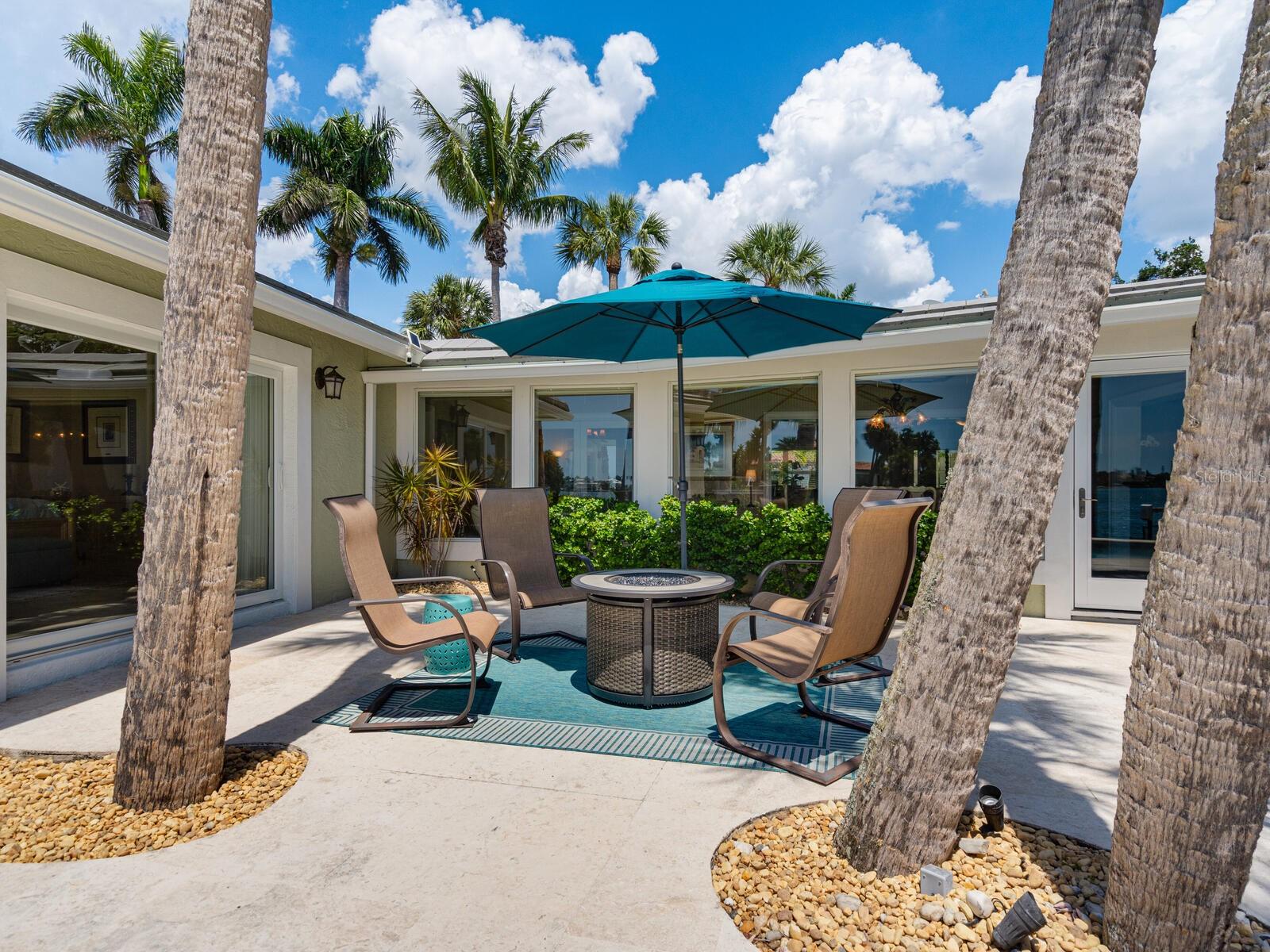 Listing photo id 36 for 7614 Peninsular Drive