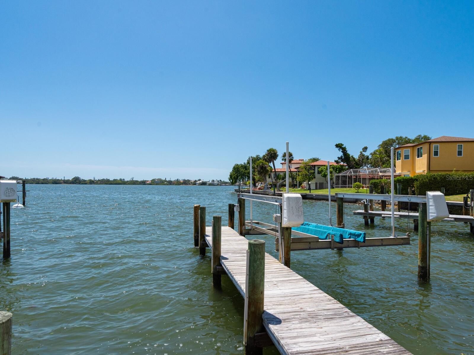 Listing photo id 38 for 7614 Peninsular Drive