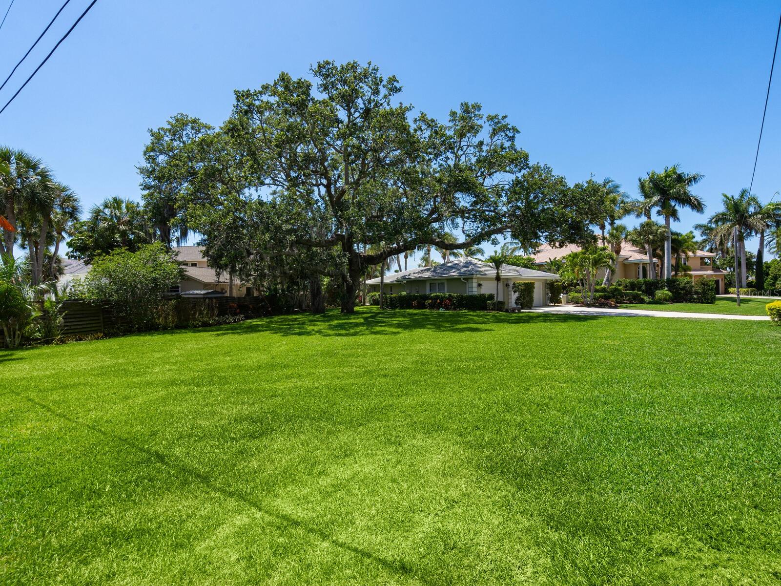 Listing photo id 41 for 7614 Peninsular Drive