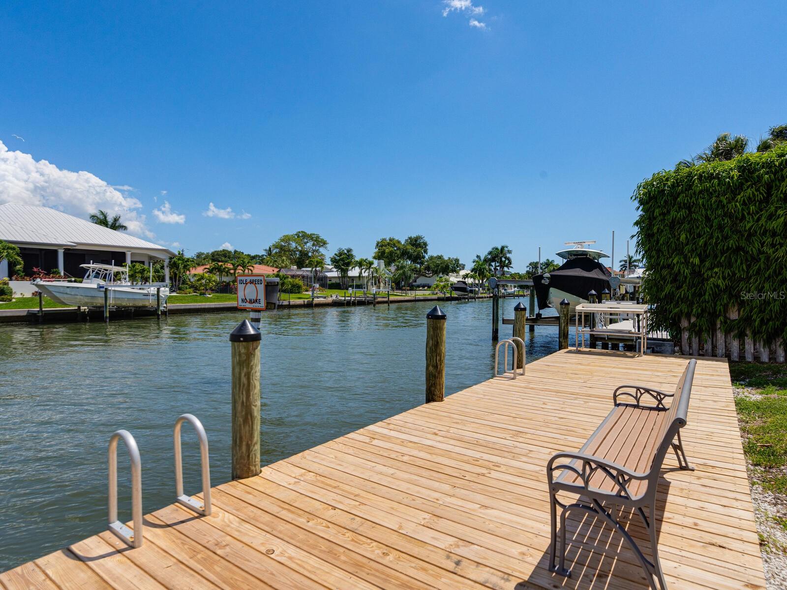 Listing photo id 43 for 7614 Peninsular Drive
