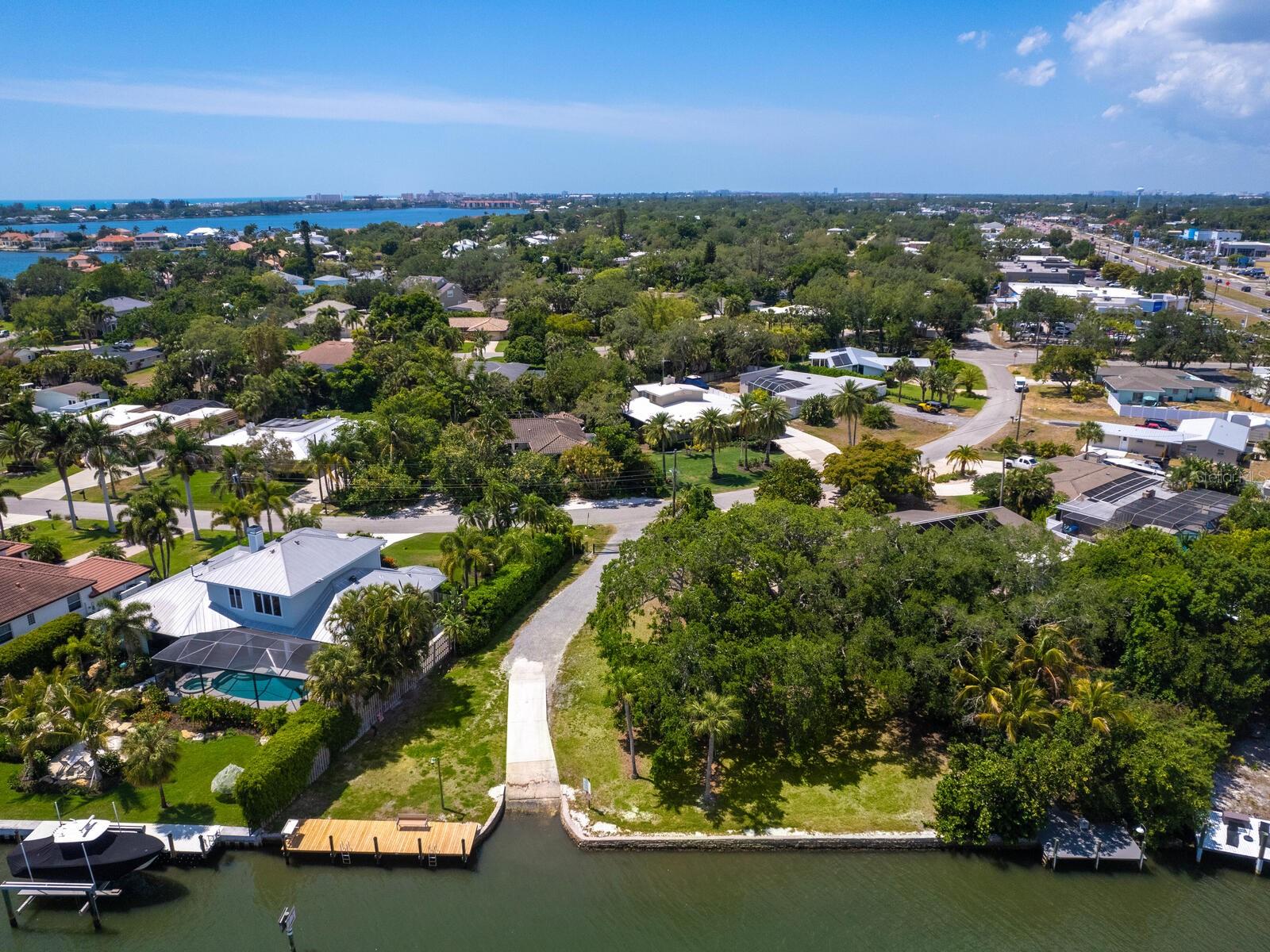 Listing photo id 44 for 7614 Peninsular Drive