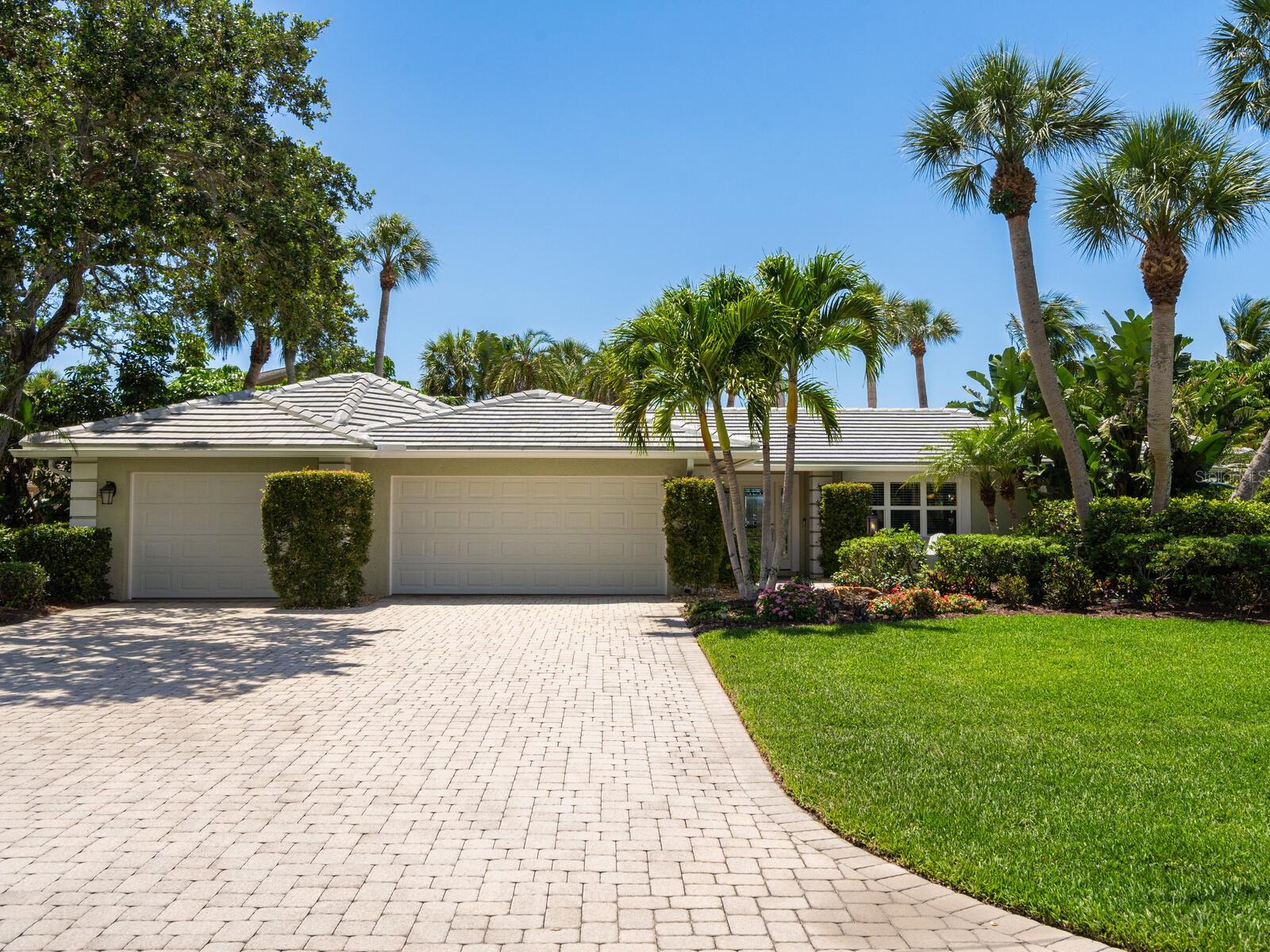 Listing photo id 4 for 7614 Peninsular Drive