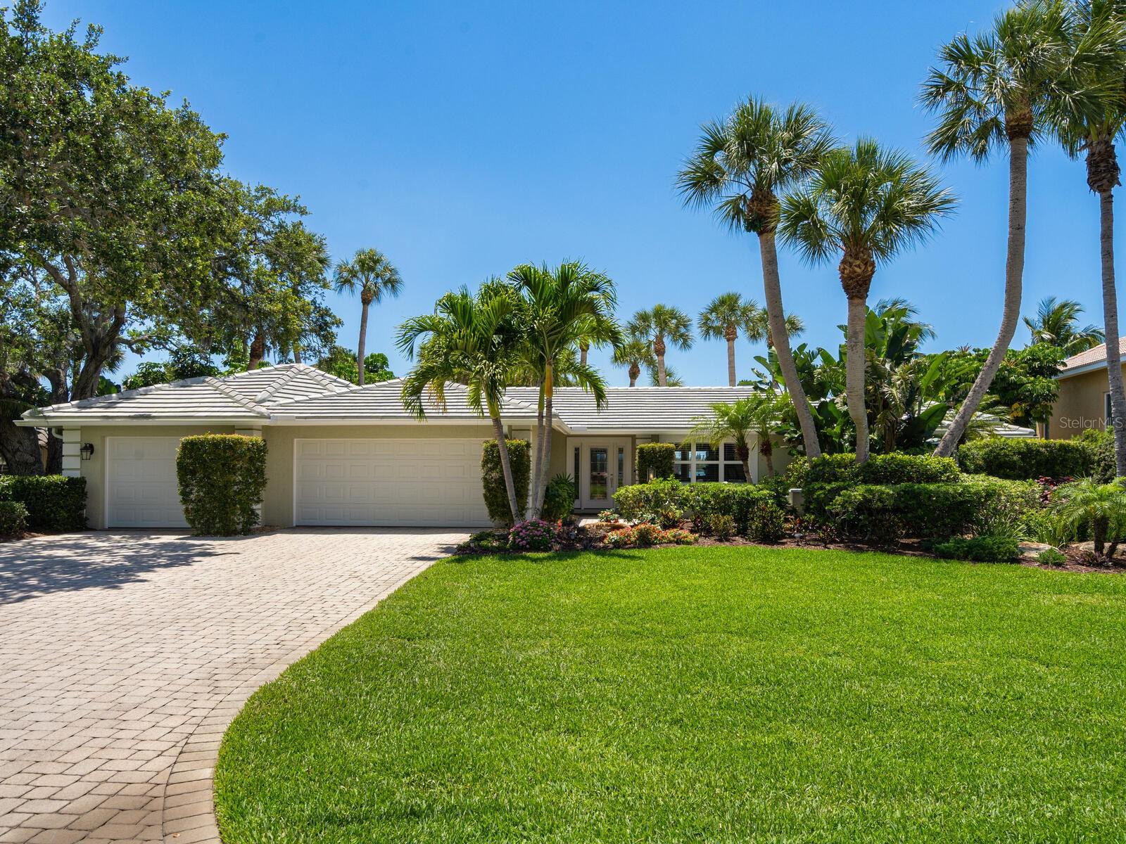 Listing photo id 5 for 7614 Peninsular Drive