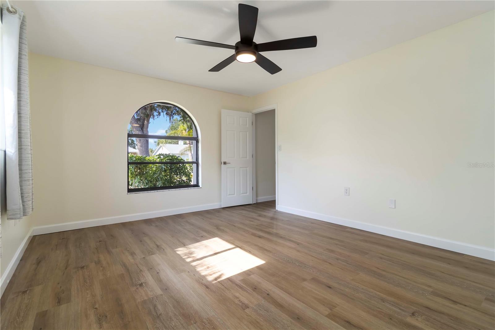 Image 16 of 30 For 2477 Wood Oak Drive