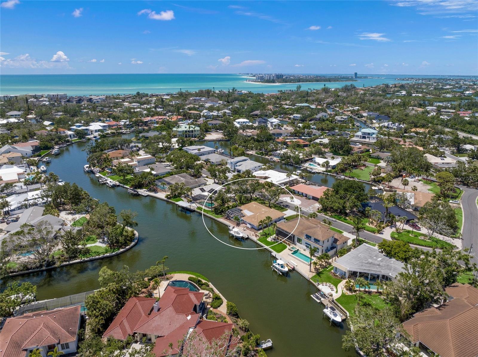Listing photo id 9 for 572 Commonwealth Lane