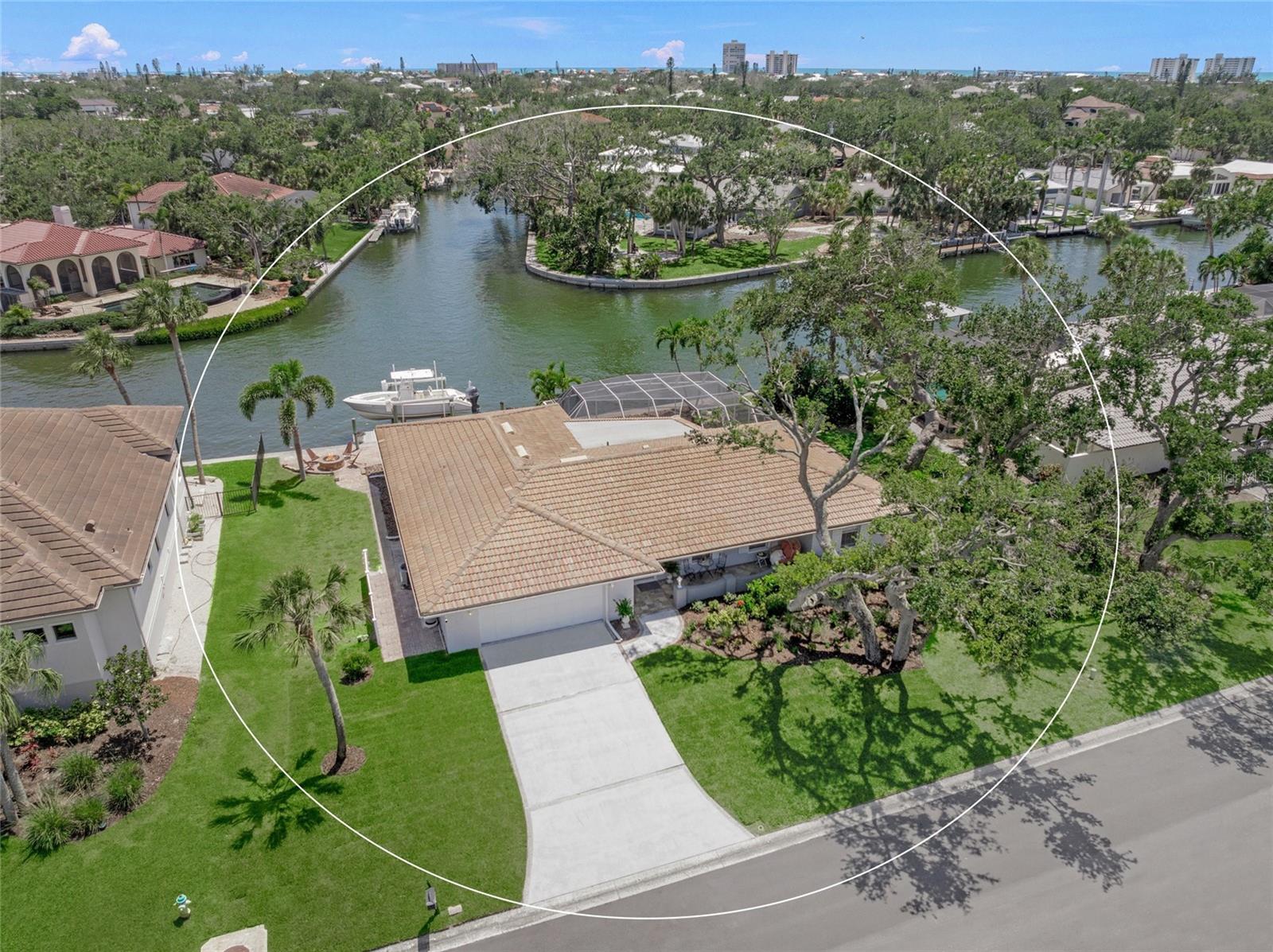 Listing photo id 10 for 572 Commonwealth Lane