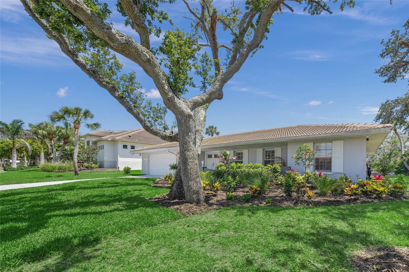 Listing photo id 11 for 572 Commonwealth Lane
