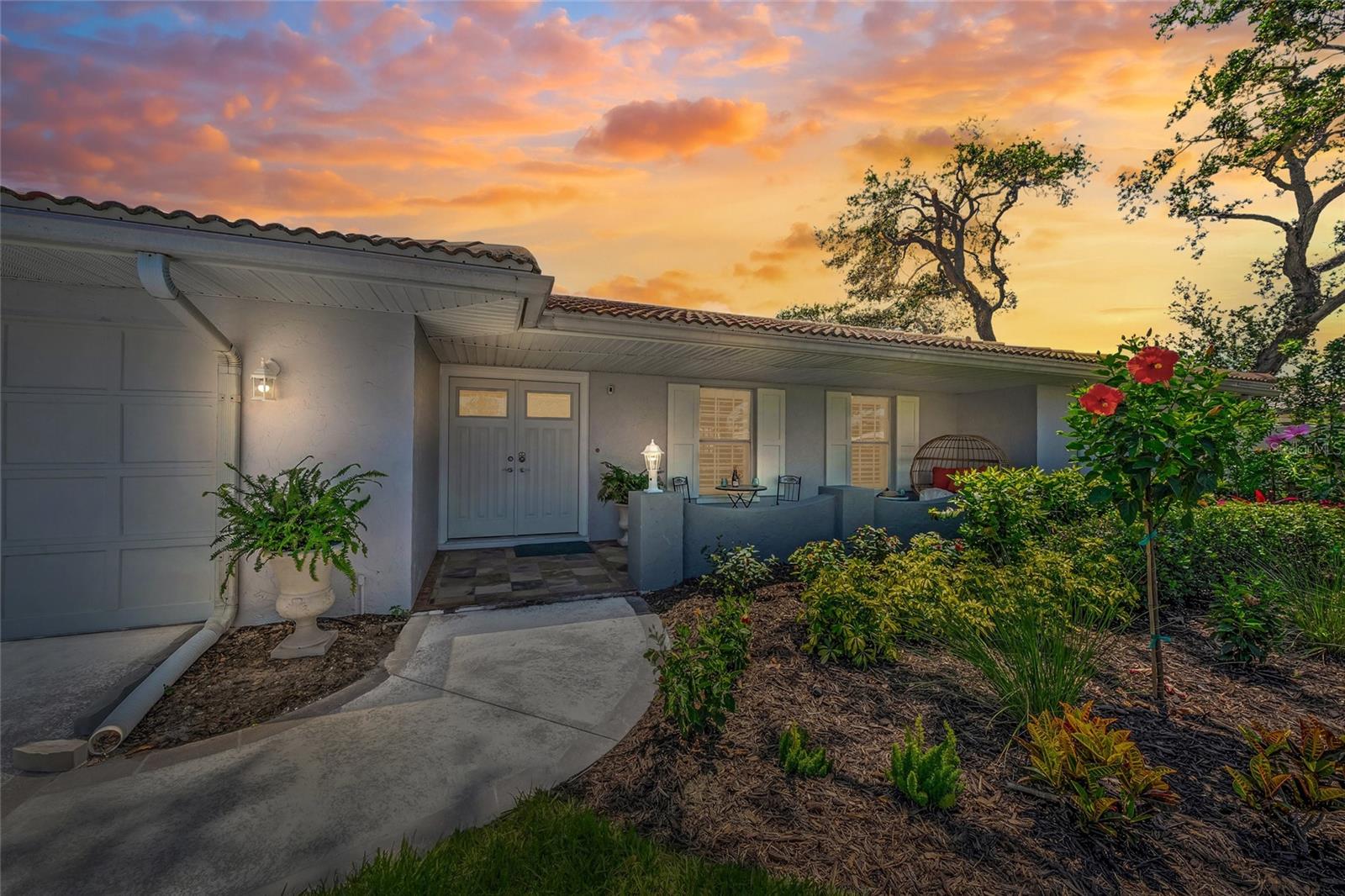 Listing photo id 13 for 572 Commonwealth Lane
