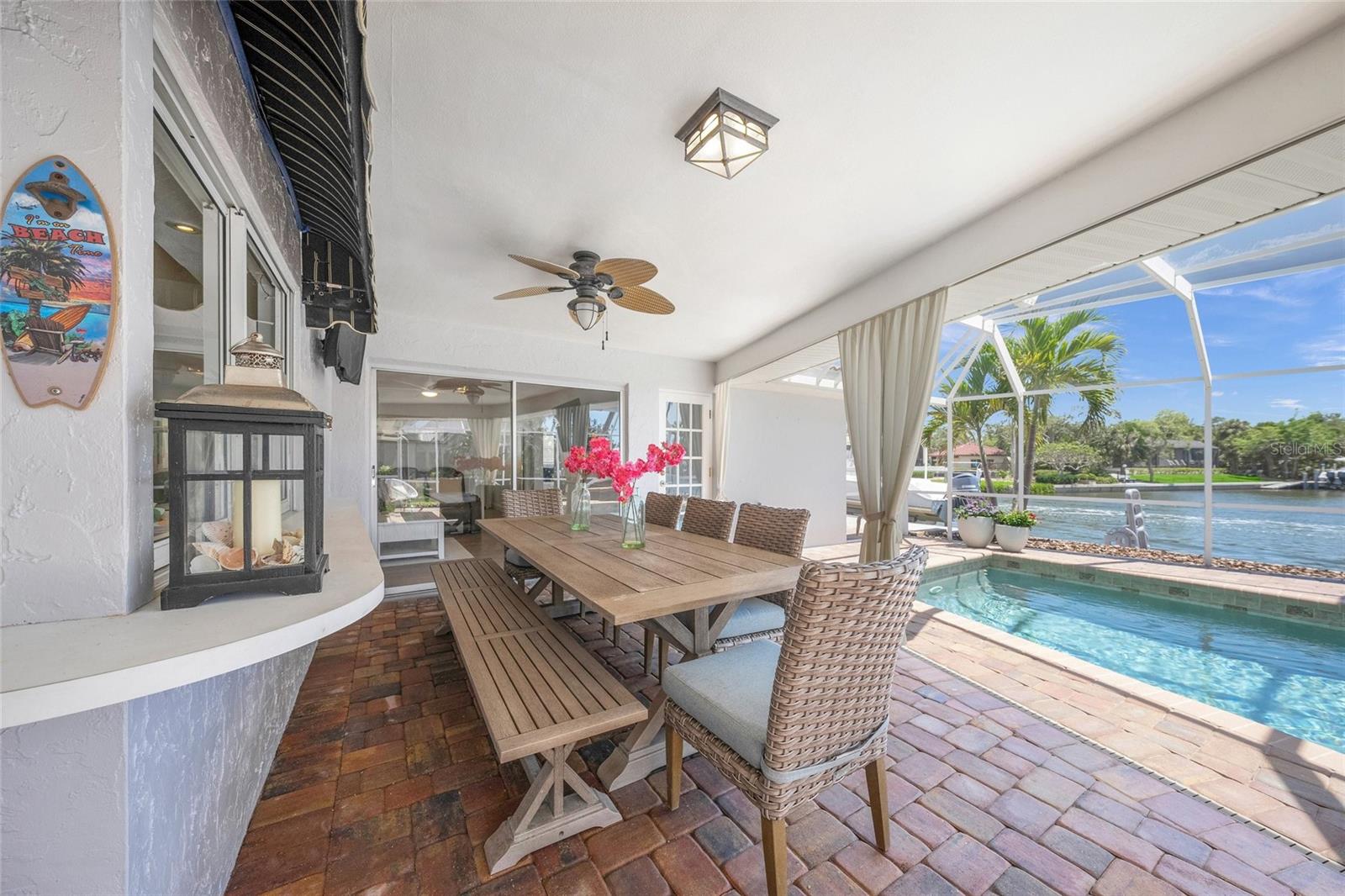 Listing photo id 22 for 572 Commonwealth Lane