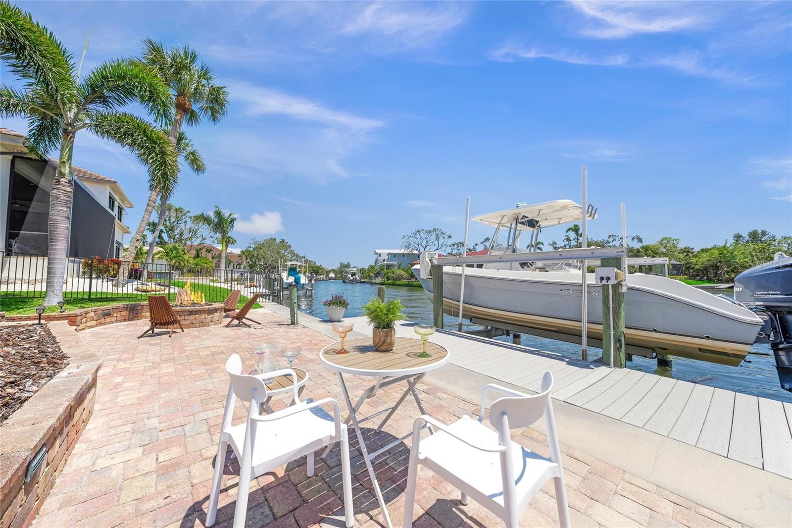 Listing photo id 27 for 572 Commonwealth Lane