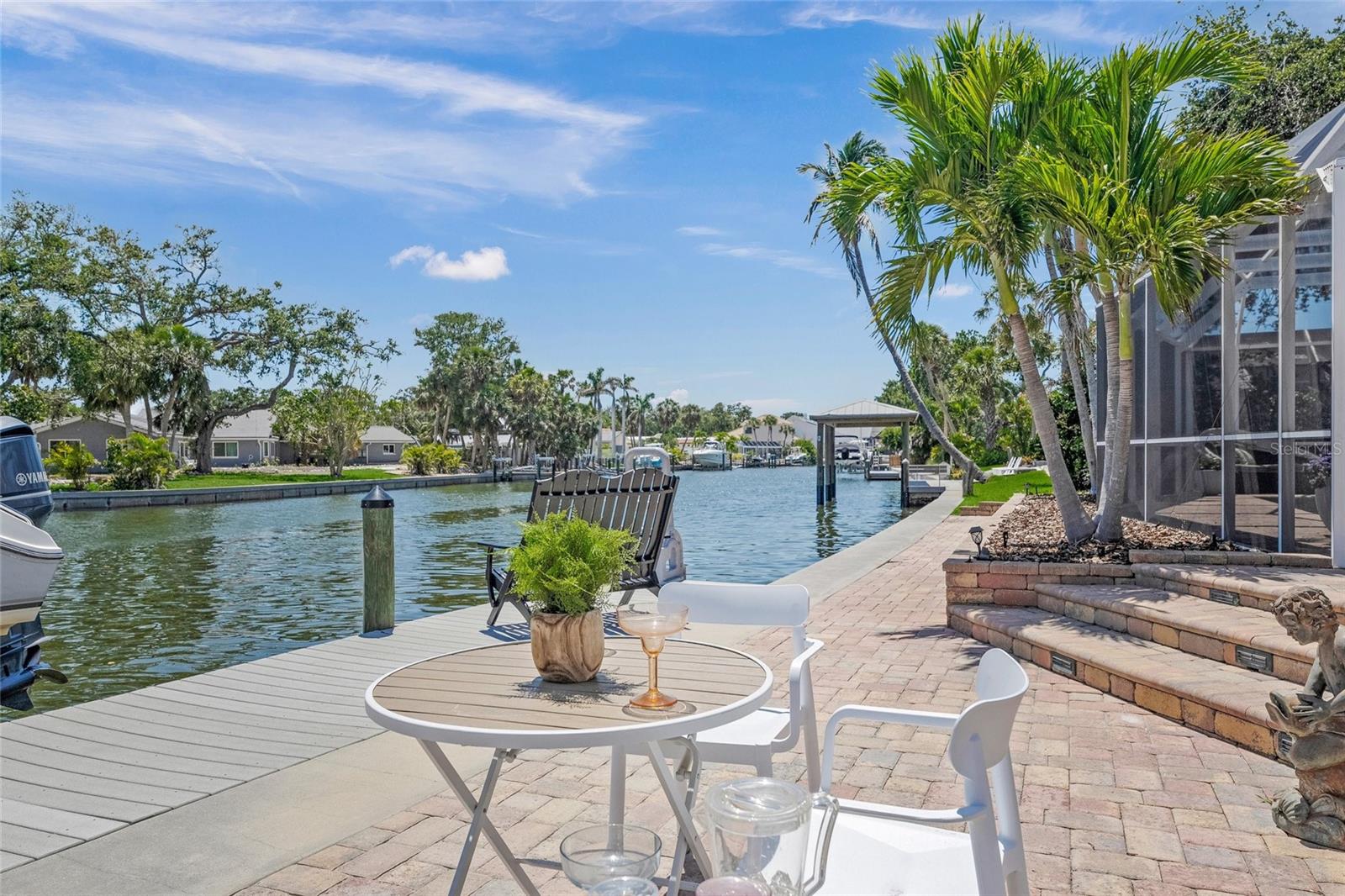 Listing photo id 28 for 572 Commonwealth Lane