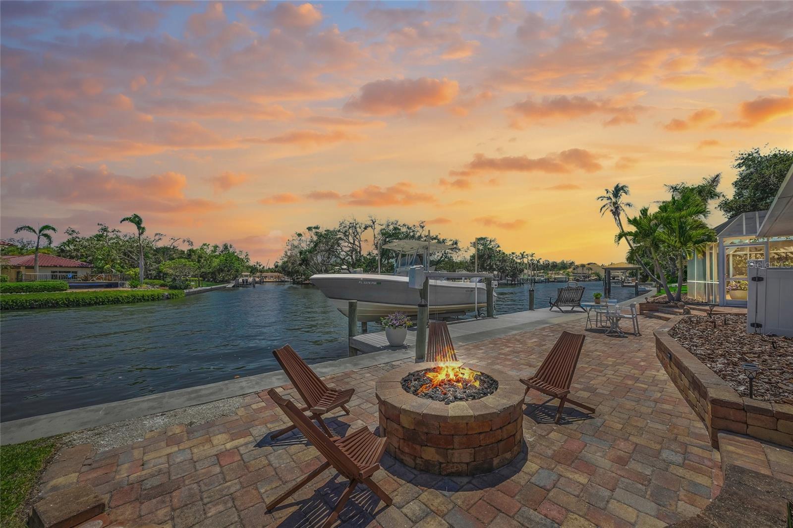 Listing photo id 29 for 572 Commonwealth Lane