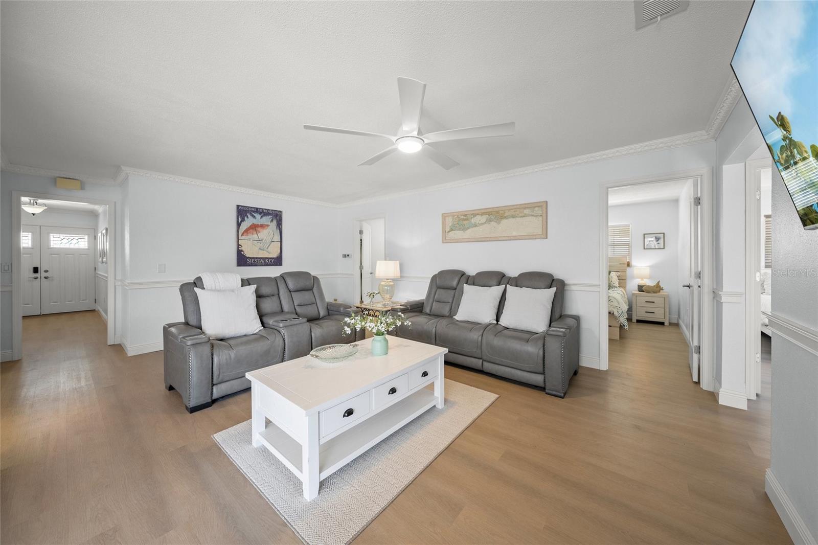 Listing photo id 31 for 572 Commonwealth Lane