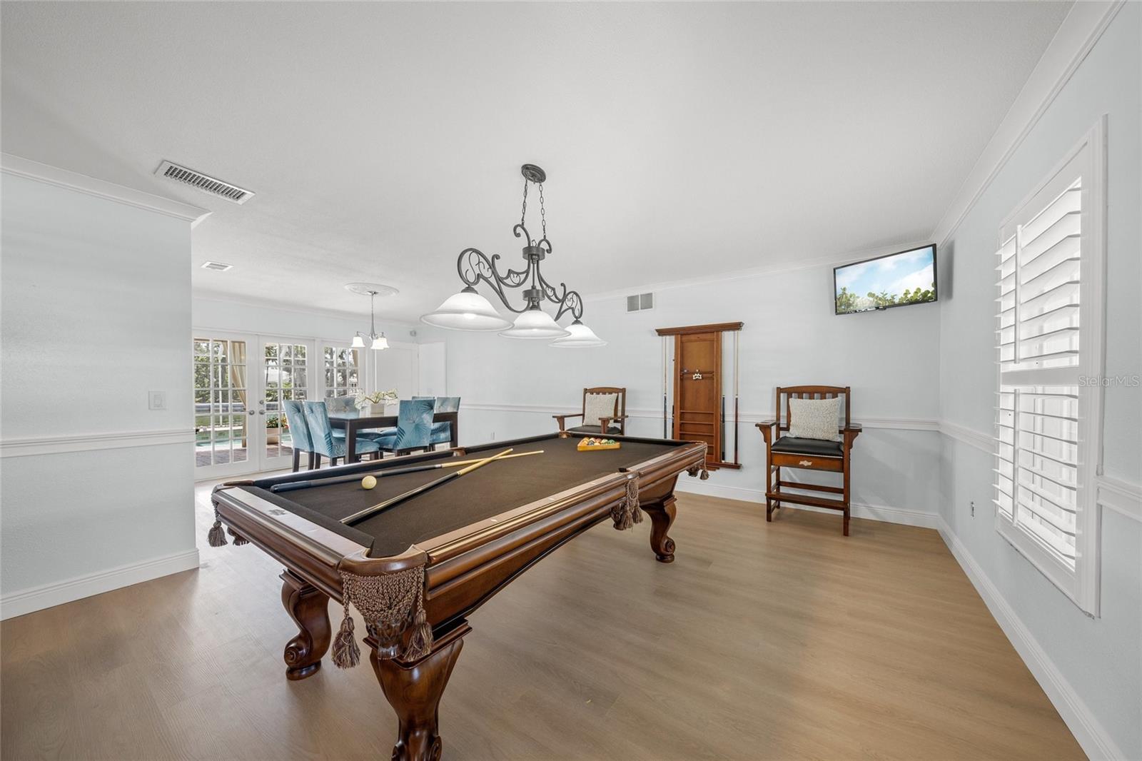 Listing photo id 35 for 572 Commonwealth Lane