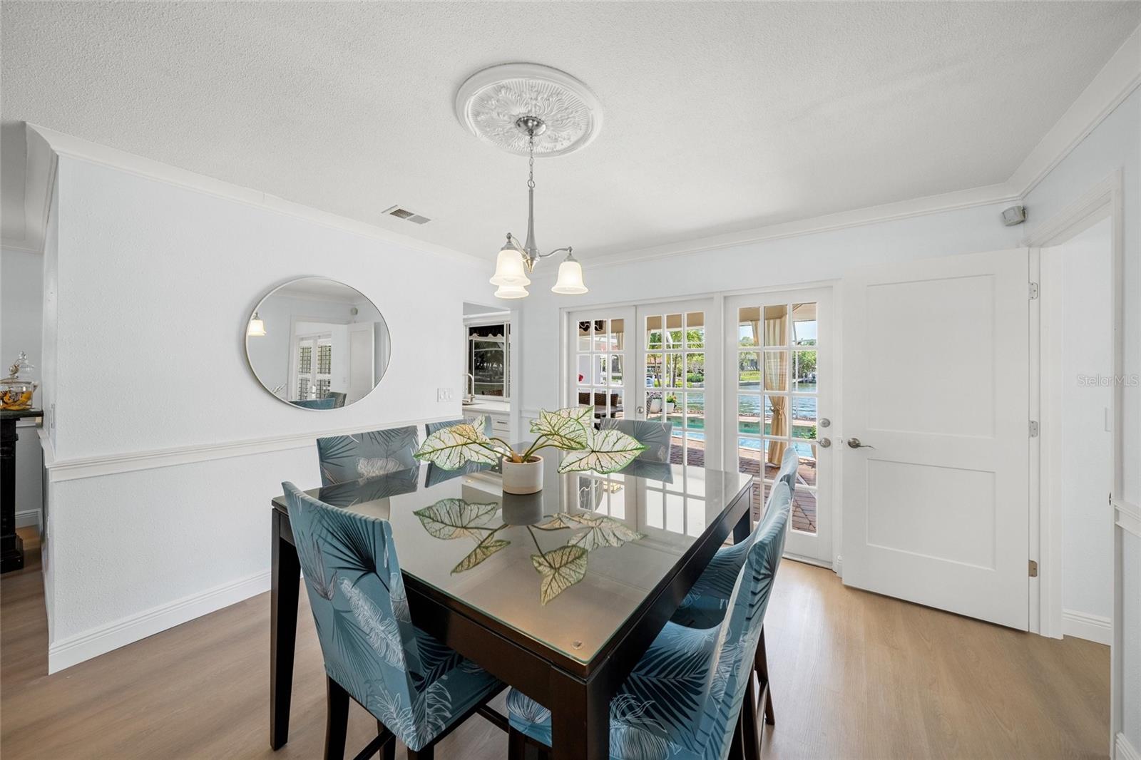 Listing photo id 36 for 572 Commonwealth Lane