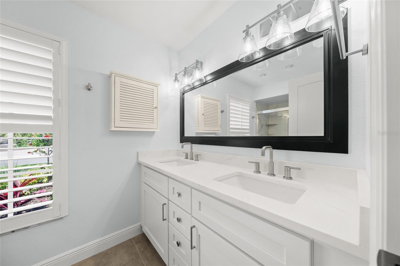 Listing photo id 41 for 572 Commonwealth Lane