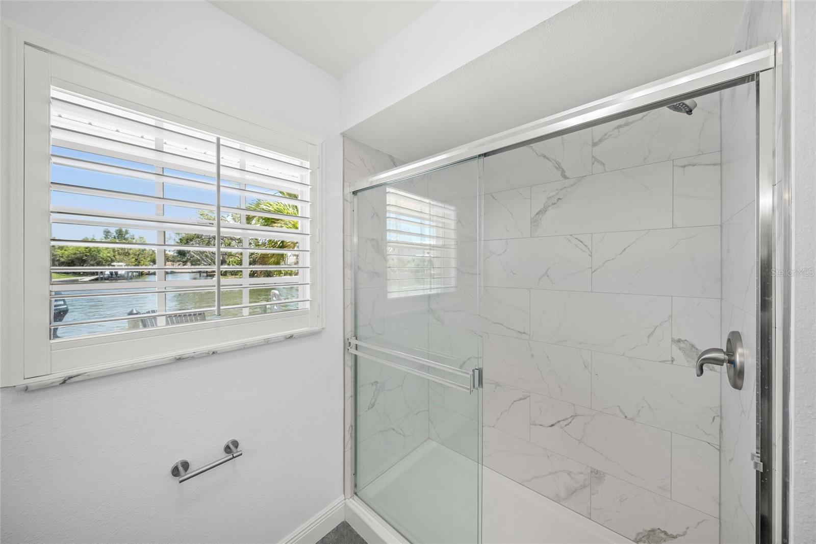 Listing photo id 46 for 572 Commonwealth Lane
