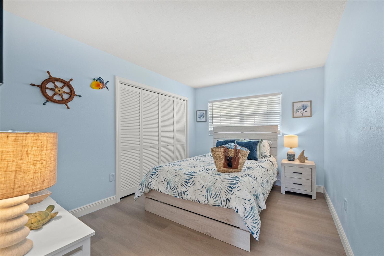 Listing photo id 47 for 572 Commonwealth Lane