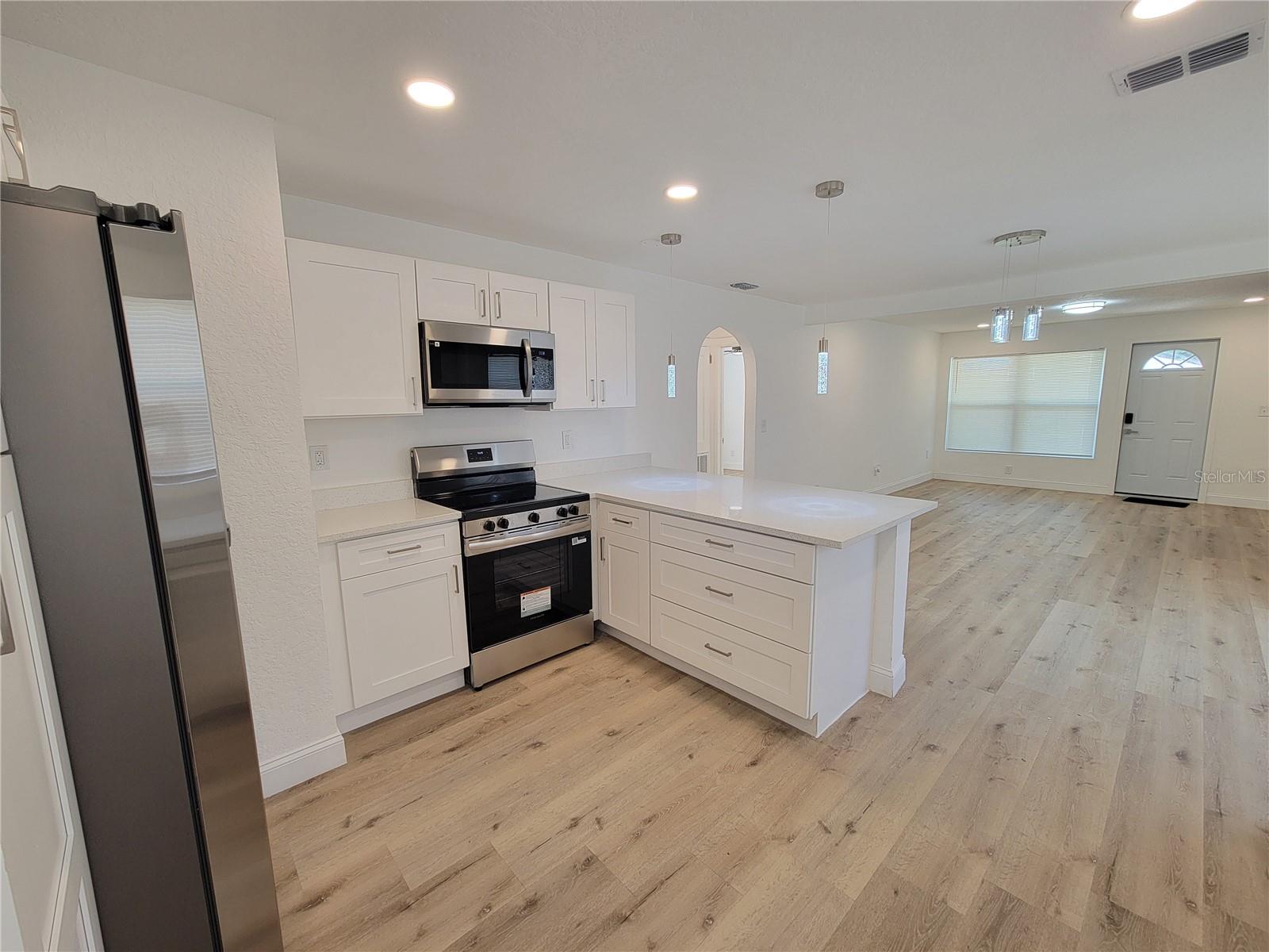 Image 10 of 40 For 1802 19th Avenue W