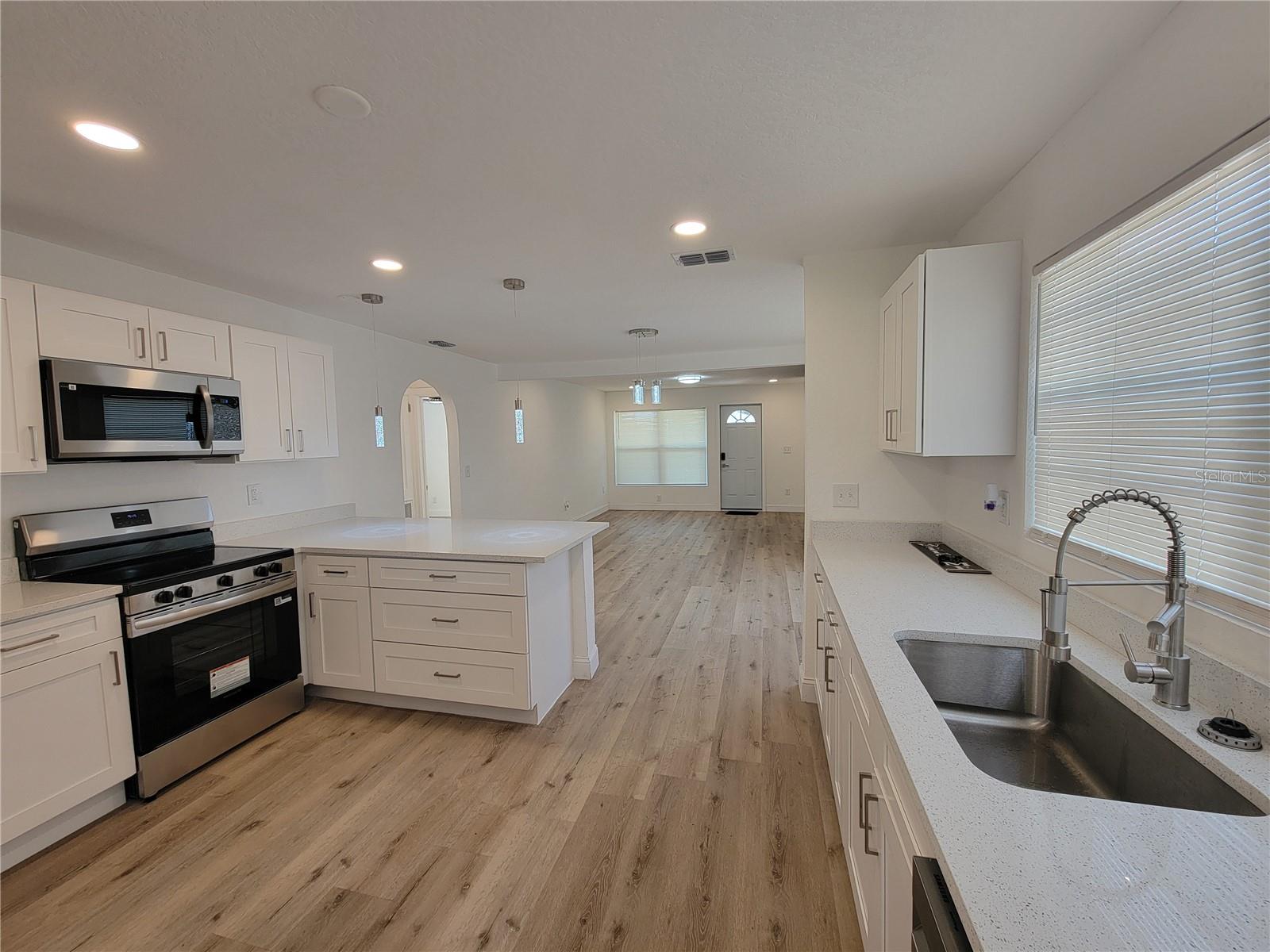 Image 11 of 40 For 1802 19th Avenue W