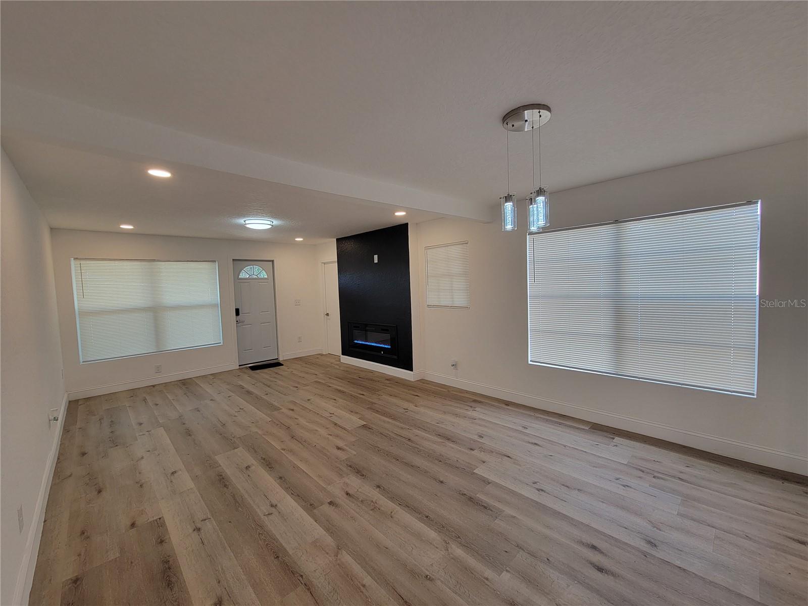 Image 13 of 40 For 1802 19th Avenue W