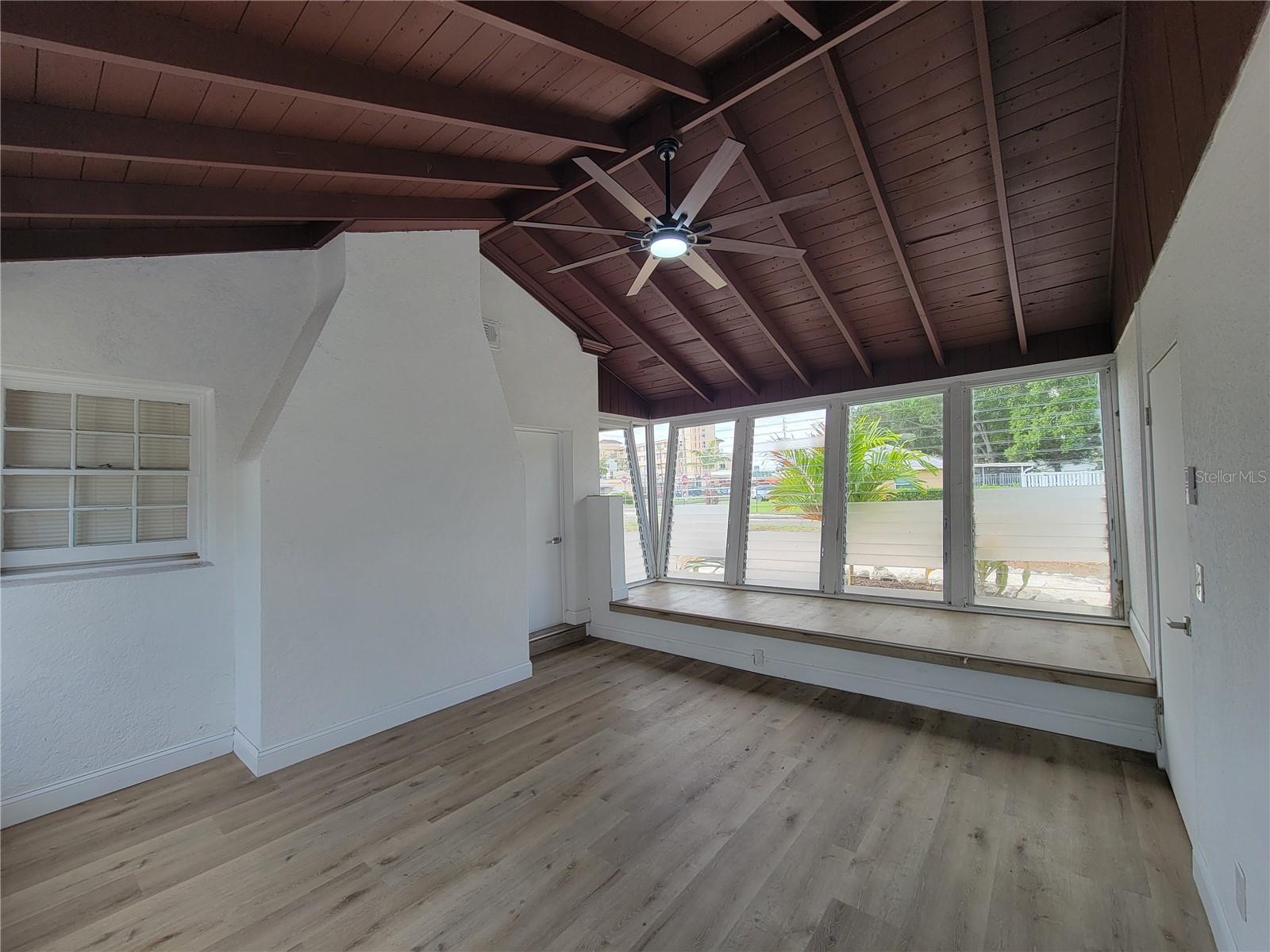 Image 16 of 40 For 1802 19th Avenue W