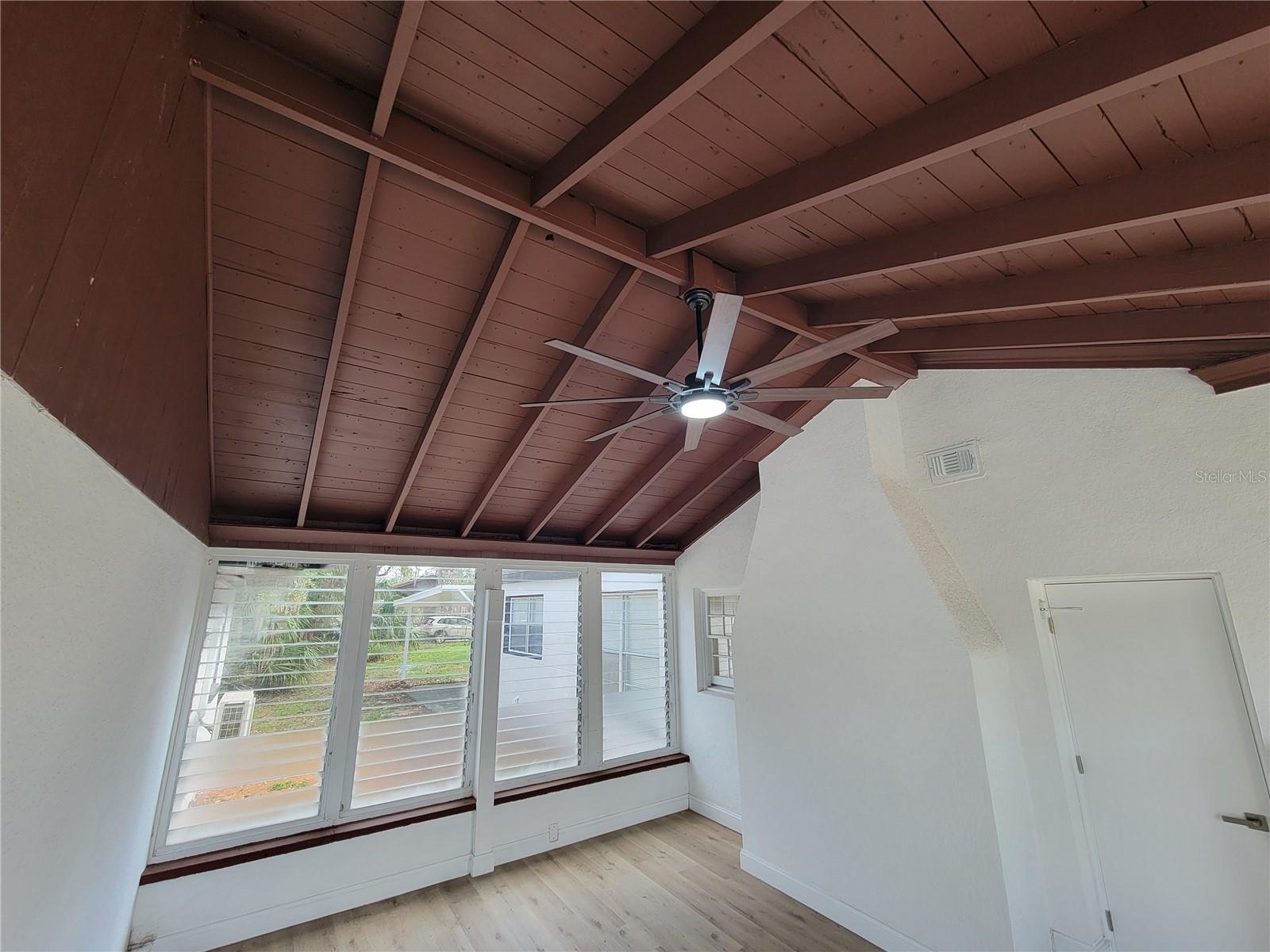 Image 17 of 40 For 1802 19th Avenue W