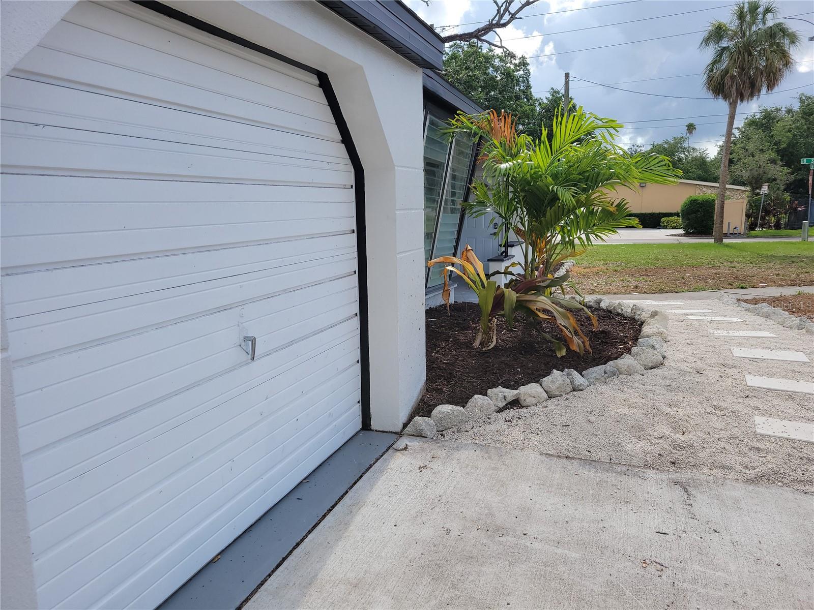 Image 3 of 40 For 1802 19th Avenue W
