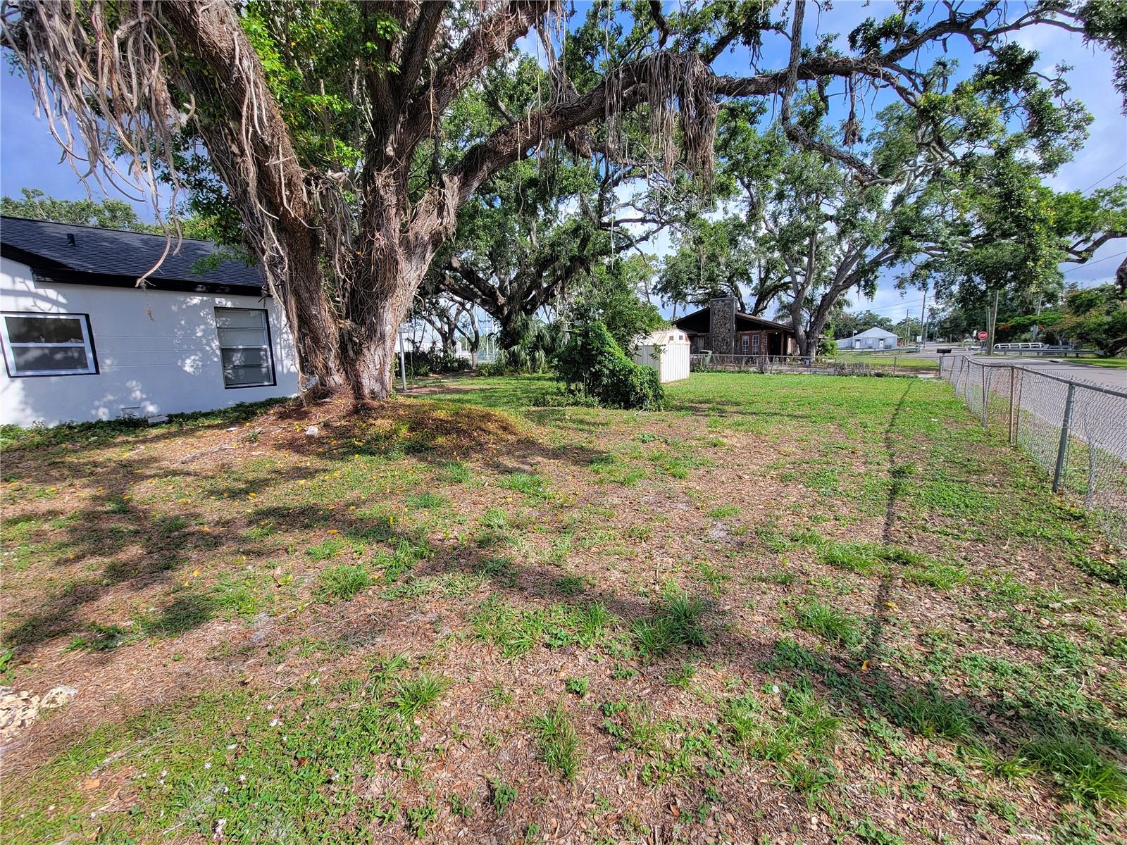 Image 37 of 40 For 1802 19th Avenue W
