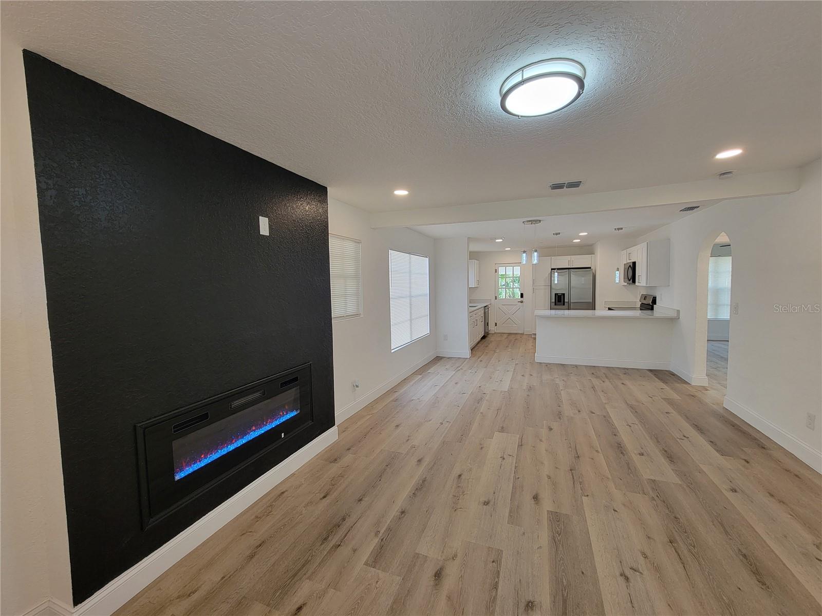 Image 4 of 40 For 1802 19th Avenue W