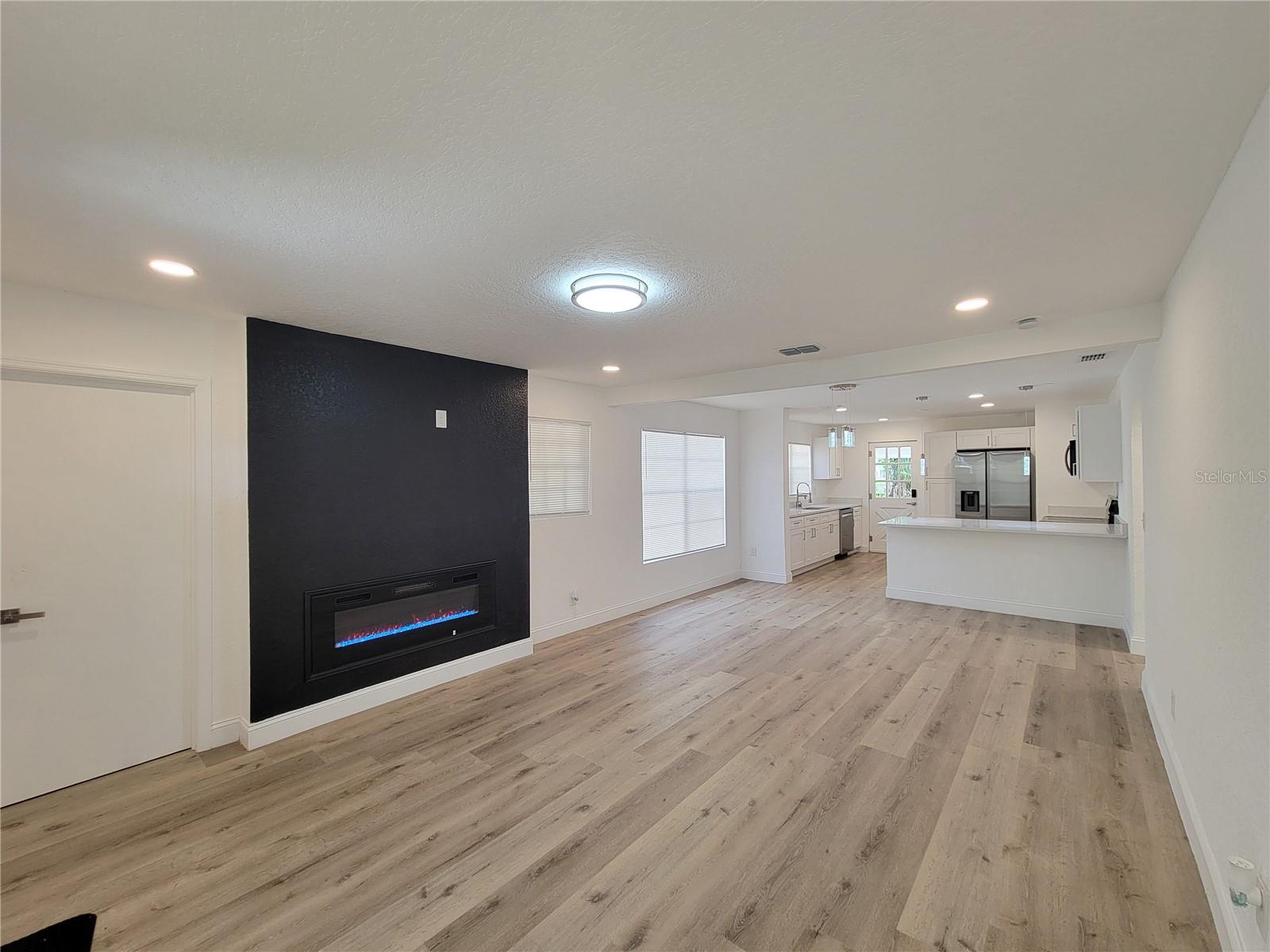 Image 6 of 40 For 1802 19th Avenue W