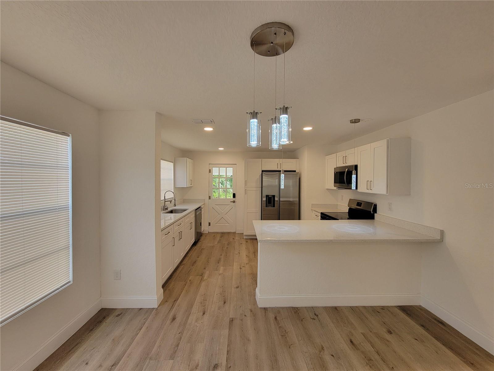 Image 7 of 40 For 1802 19th Avenue W