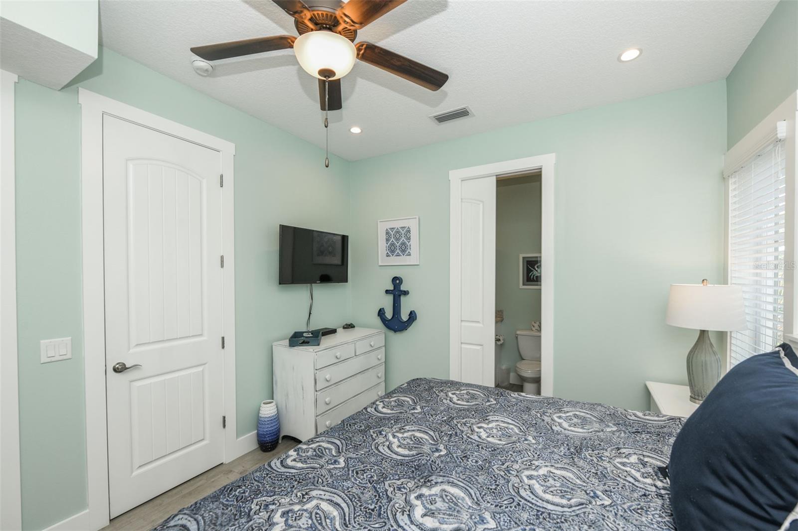 Image 33 of 83 For 211 65th Street