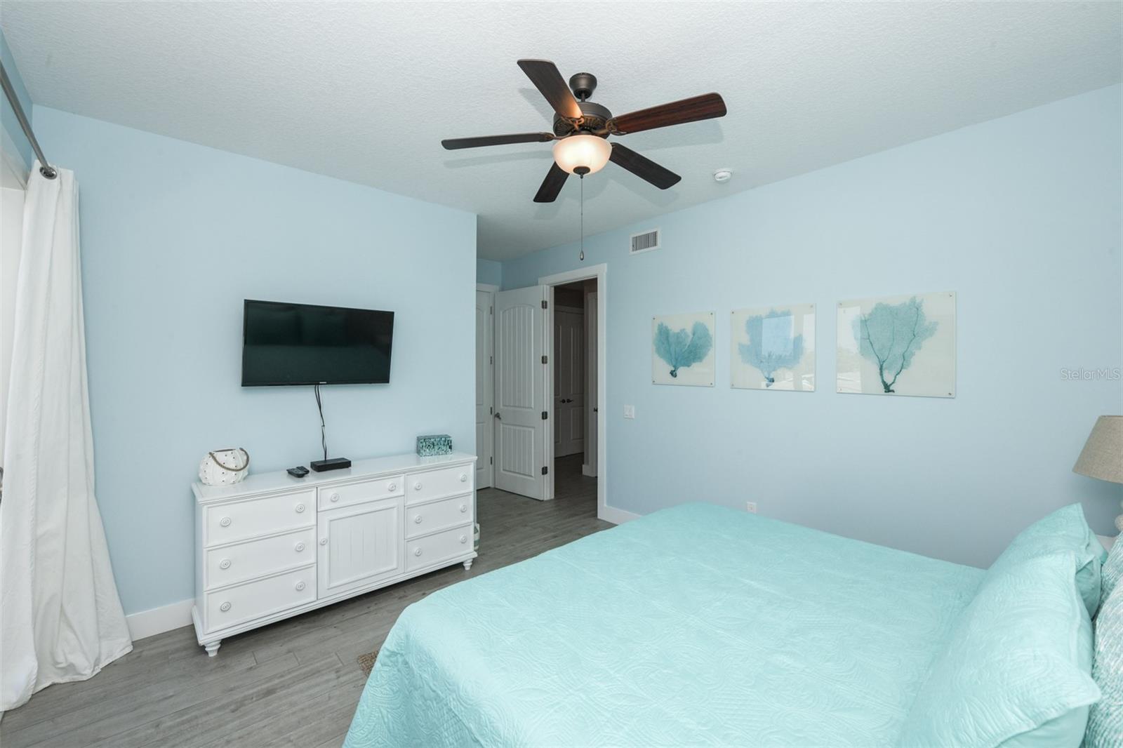 Image 41 of 83 For 211 65th Street