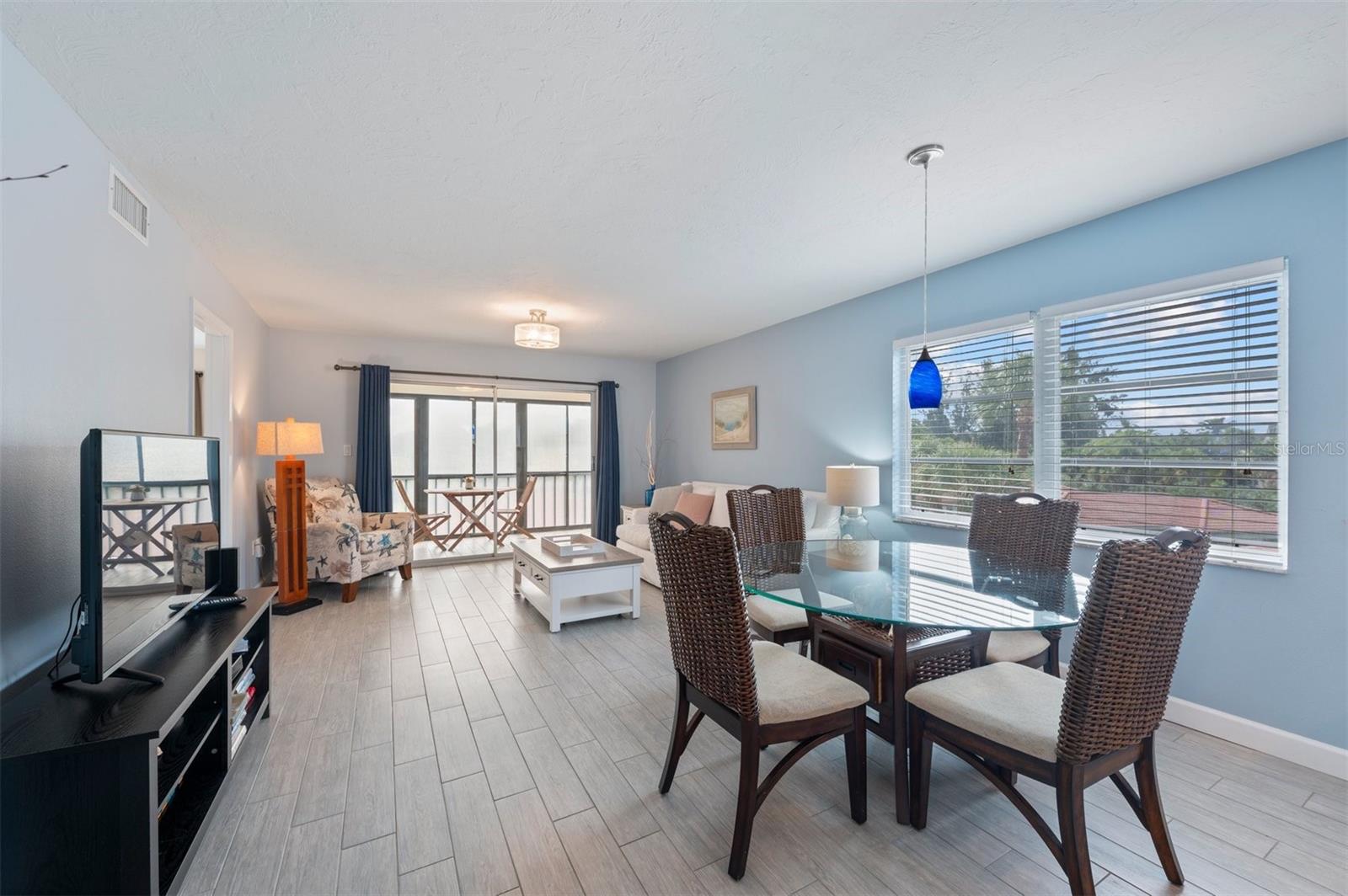 Image 3 of 53 For 110 Vista Hermosa Circle 302b