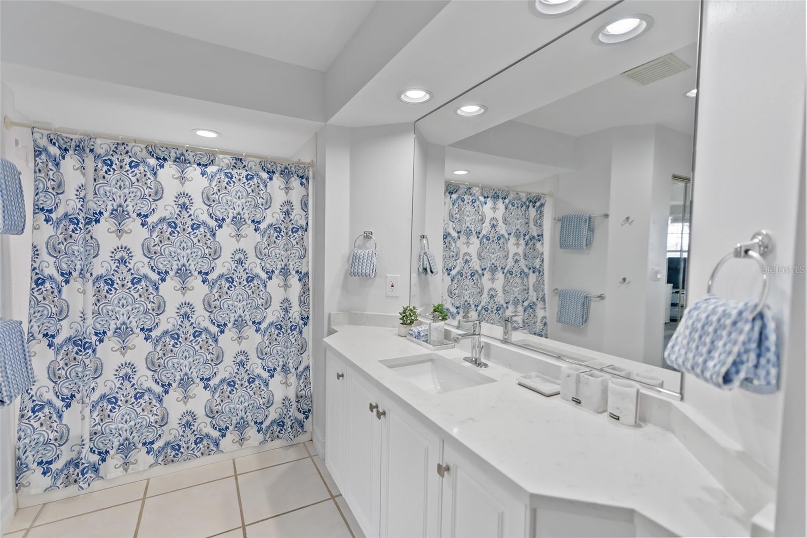 Image 18 of 35 For 3702 54th Drive W 102