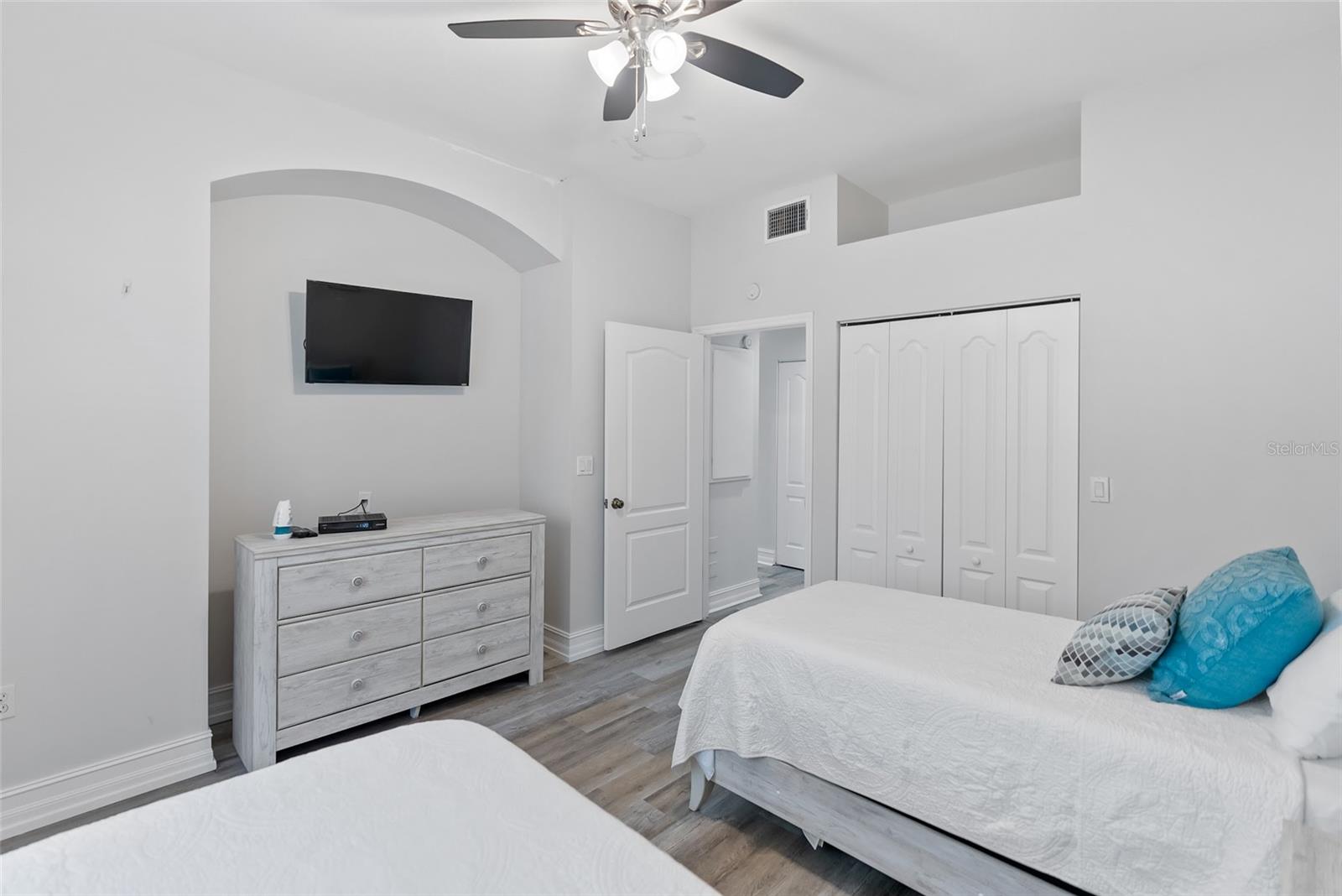 Image 21 of 35 For 3702 54th Drive W 102