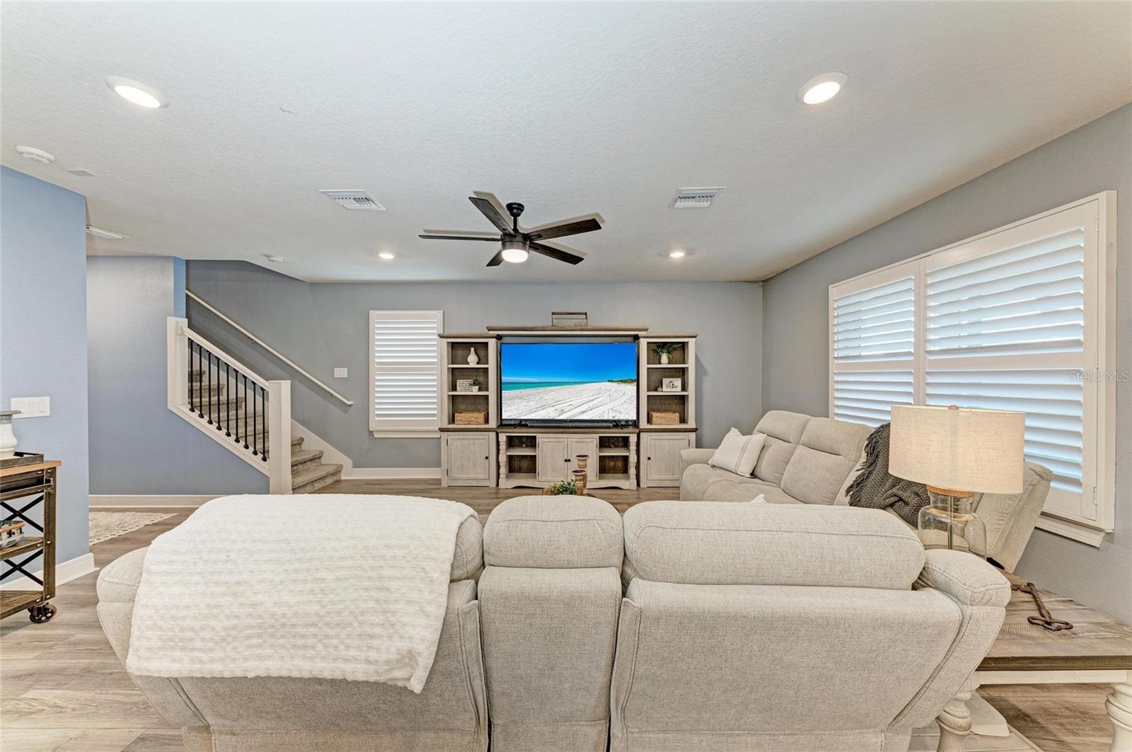 Image 11 of 70 For 8940 Royal River Circle