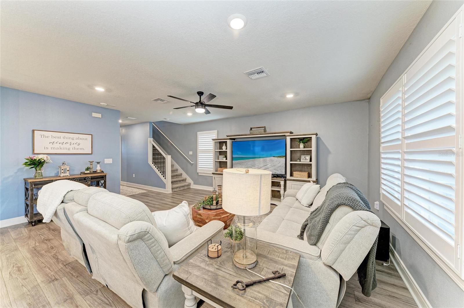 Image 12 of 70 For 8940 Royal River Circle