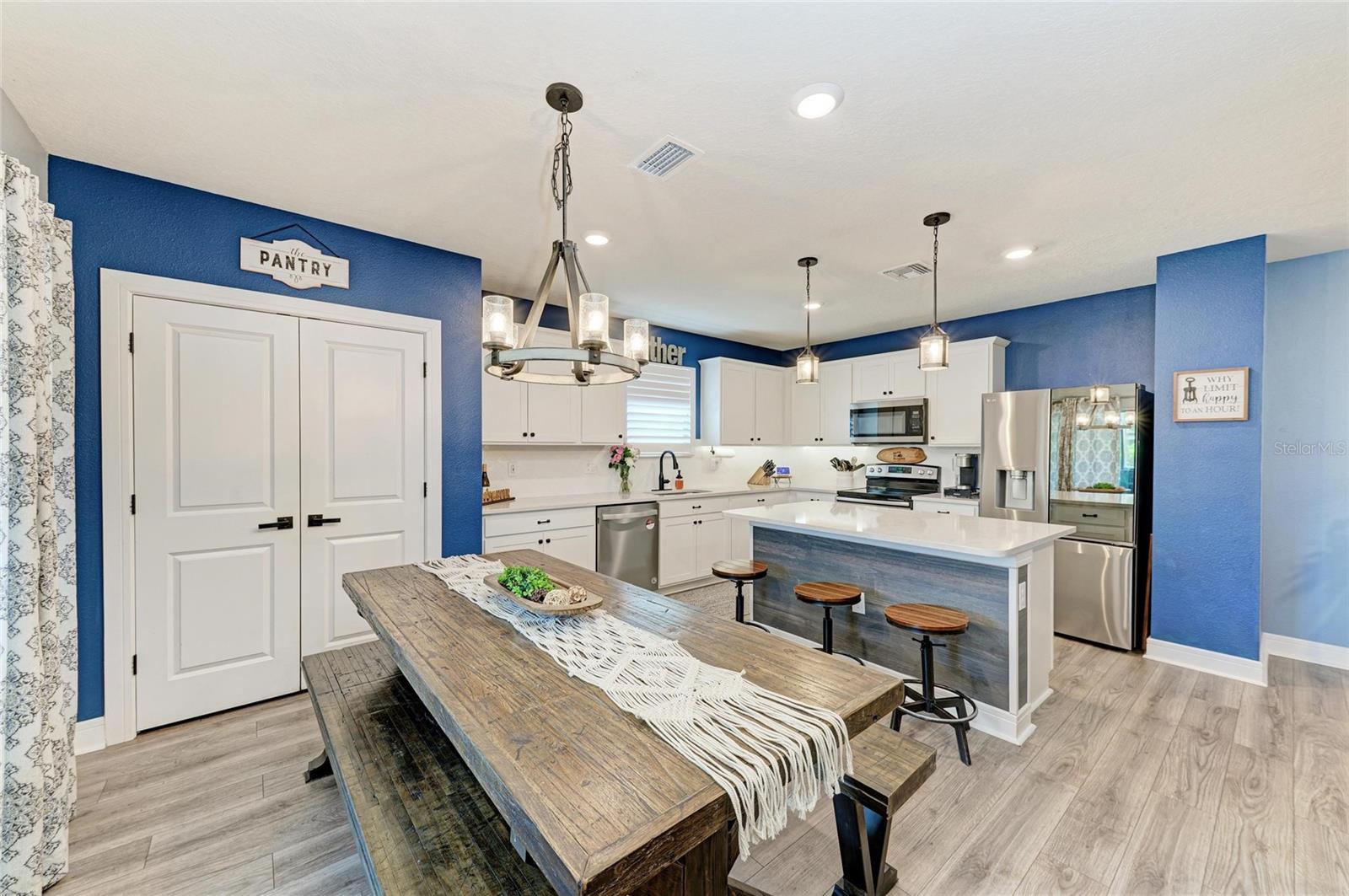 Image 13 of 70 For 8940 Royal River Circle