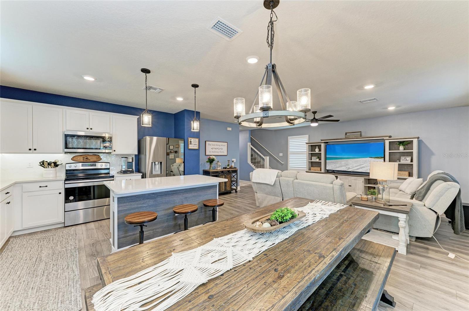Image 15 of 70 For 8940 Royal River Circle