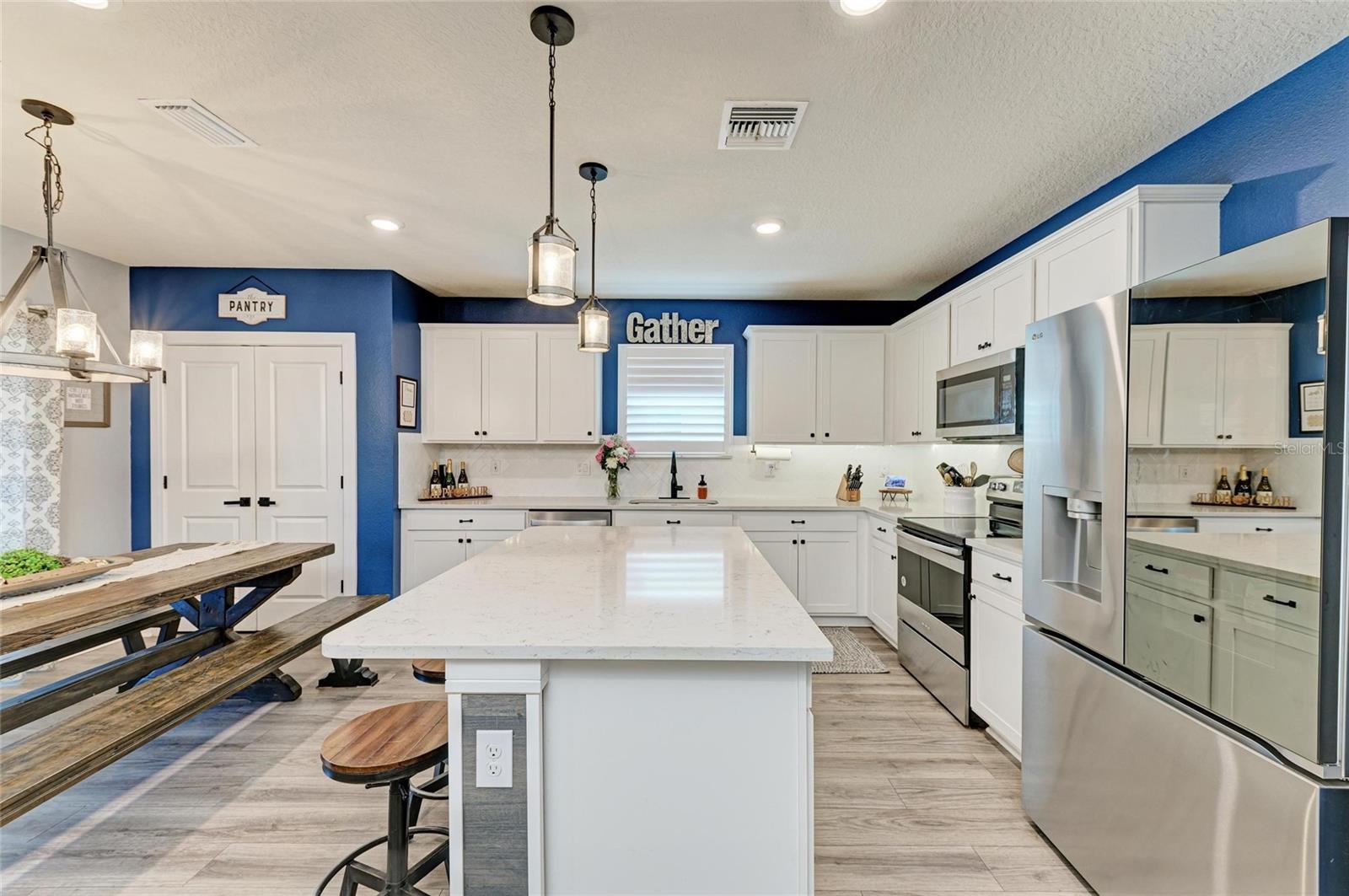 Image 16 of 70 For 8940 Royal River Circle