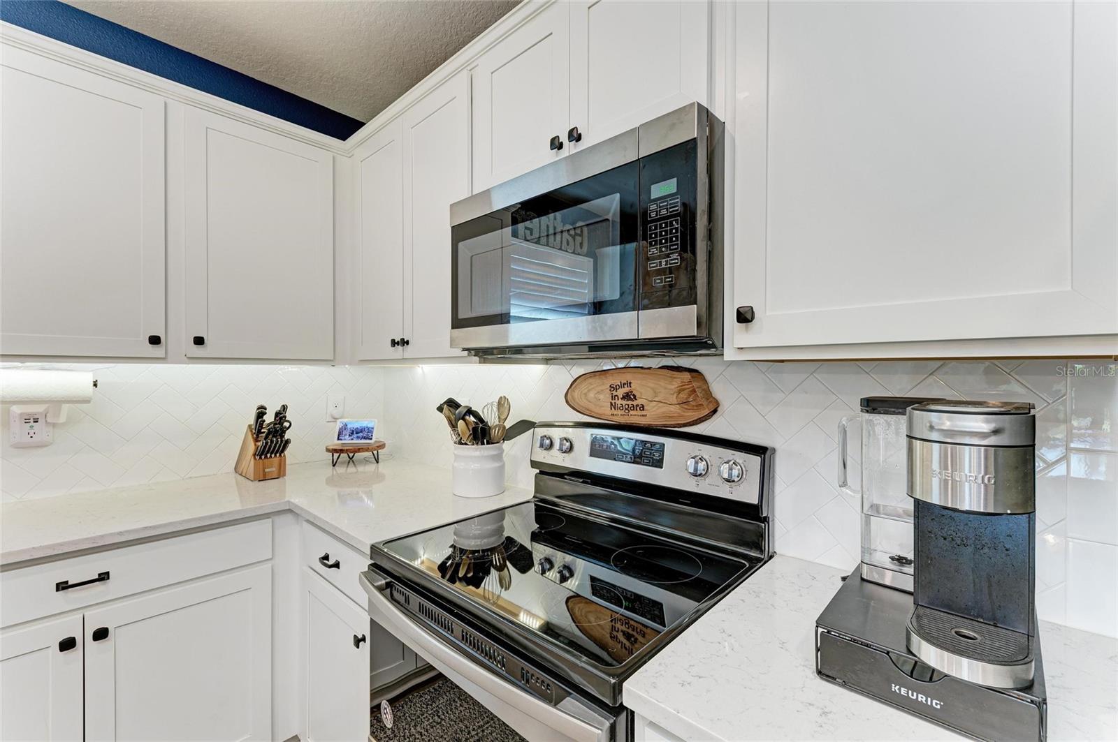 Image 18 of 70 For 8940 Royal River Circle