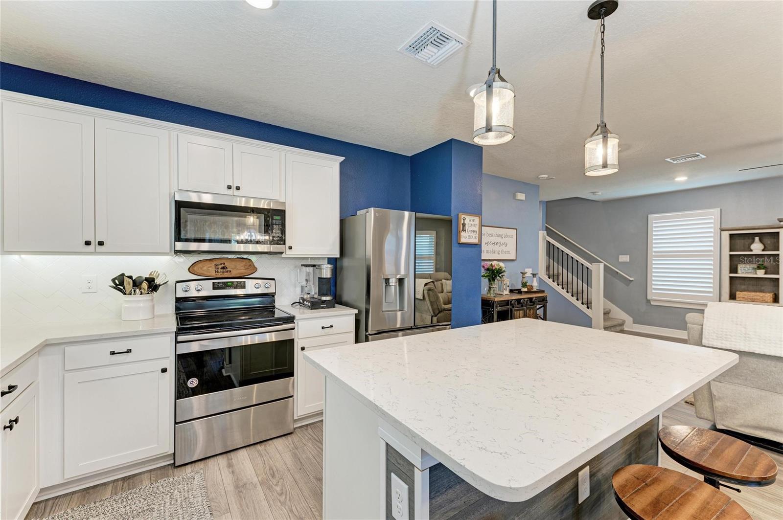Image 20 of 70 For 8940 Royal River Circle