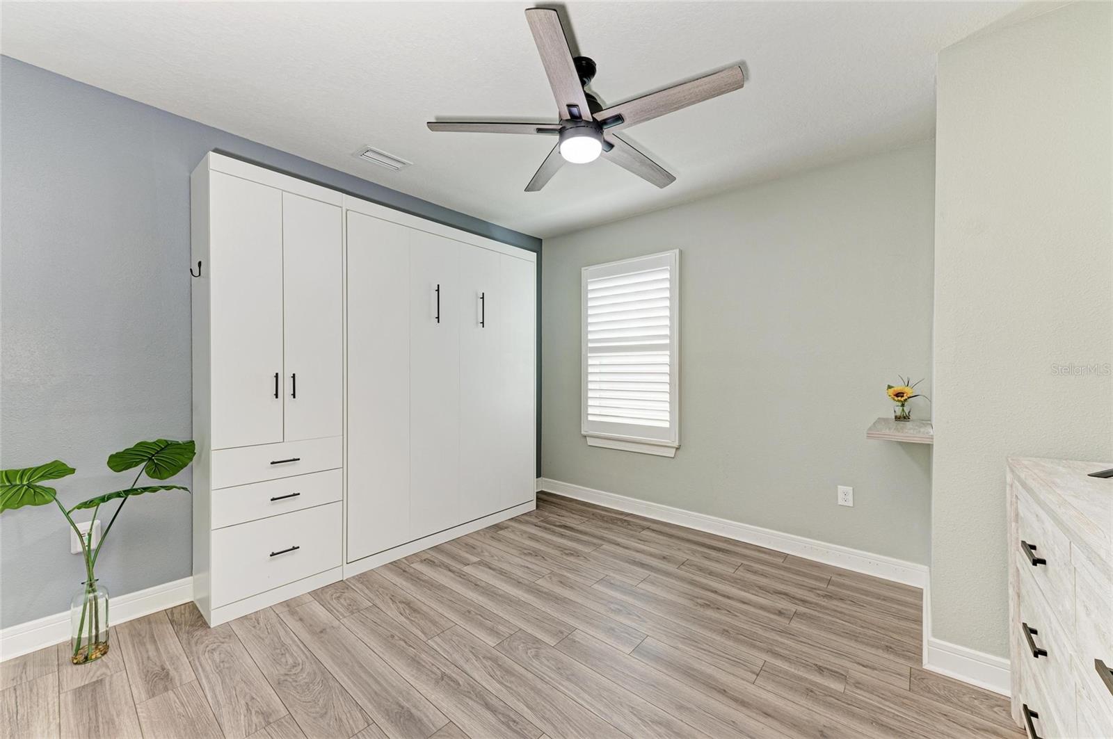 Image 24 of 70 For 8940 Royal River Circle