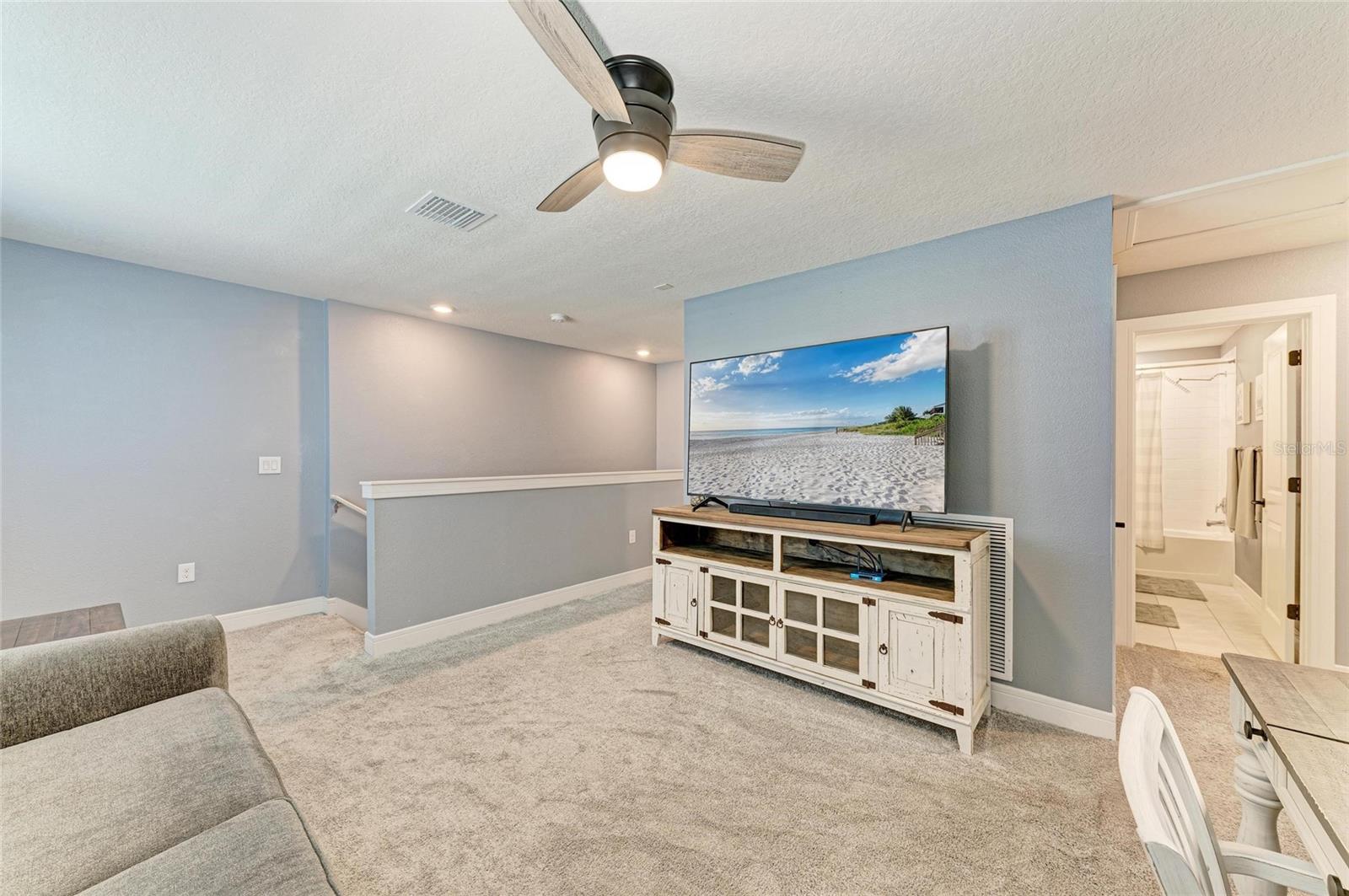 Image 30 of 70 For 8940 Royal River Circle