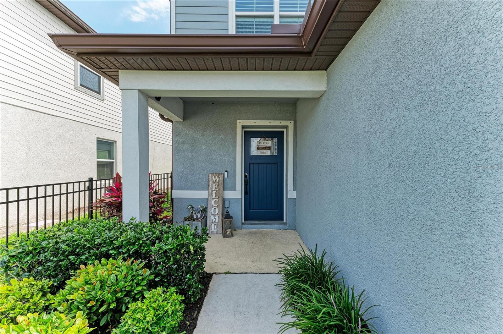 Image 7 of 70 For 8940 Royal River Circle