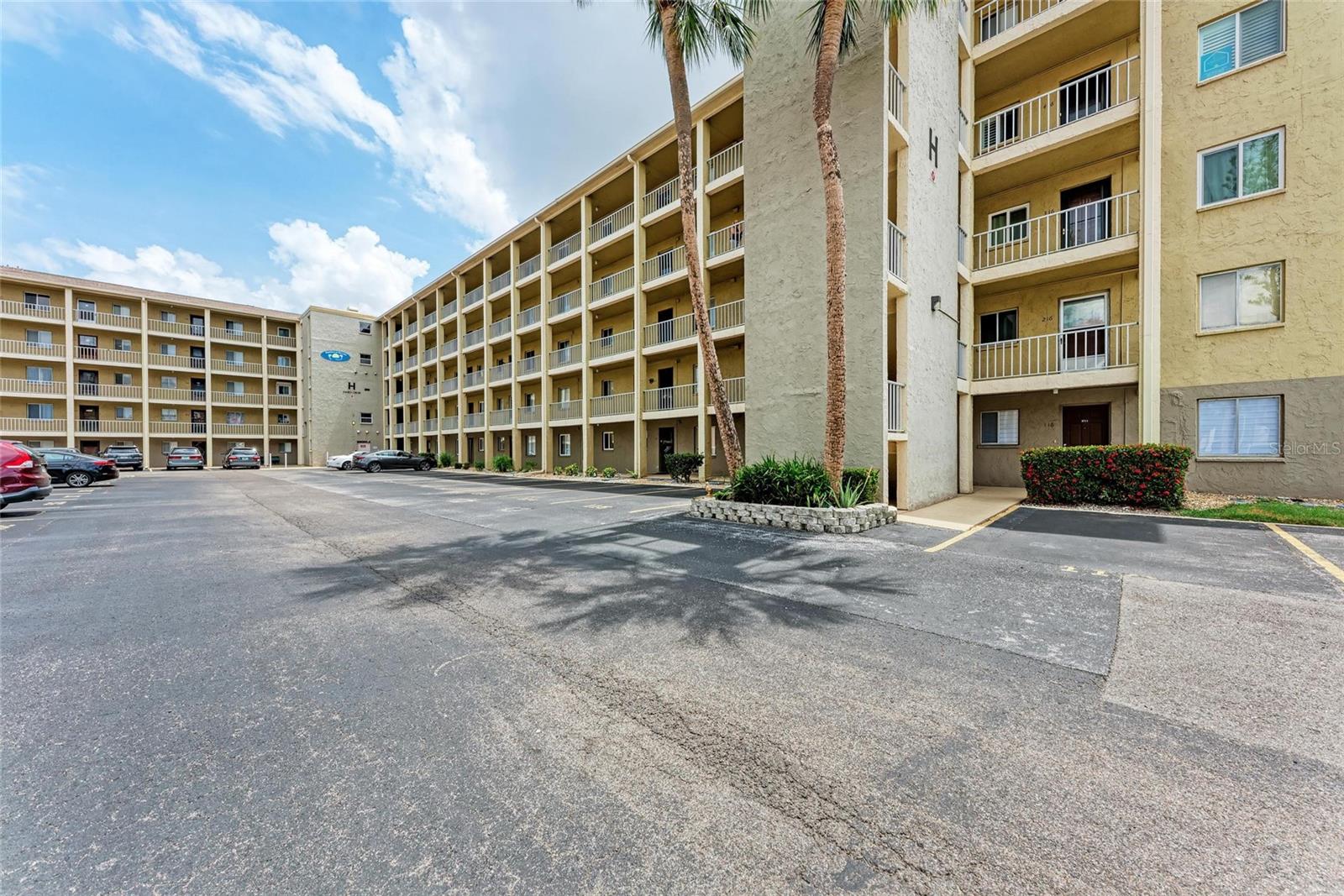 Image 21 of 29 For 3801 Lake Bayshore Drive H413