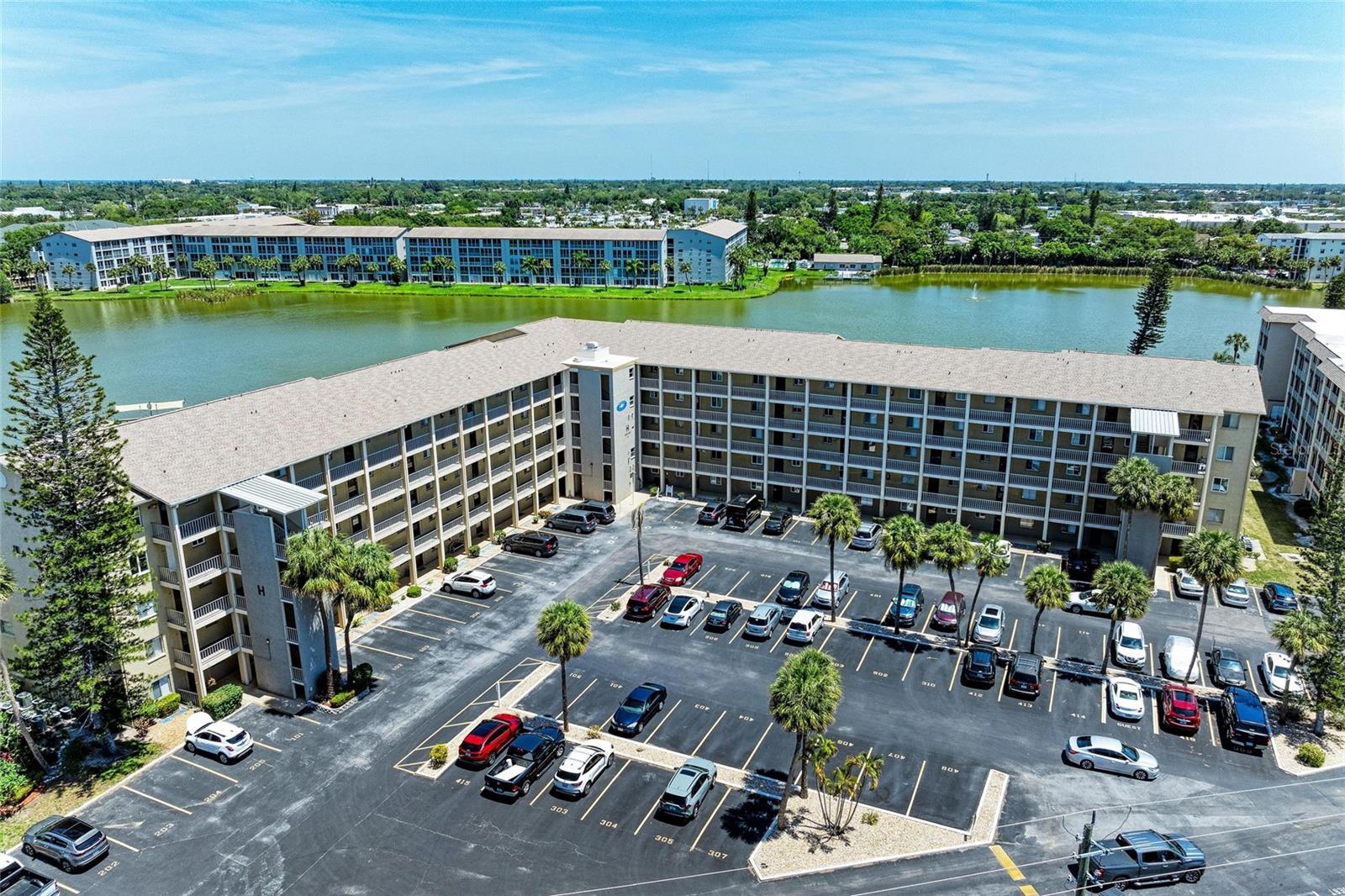 Image 22 of 29 For 3801 Lake Bayshore Drive H413