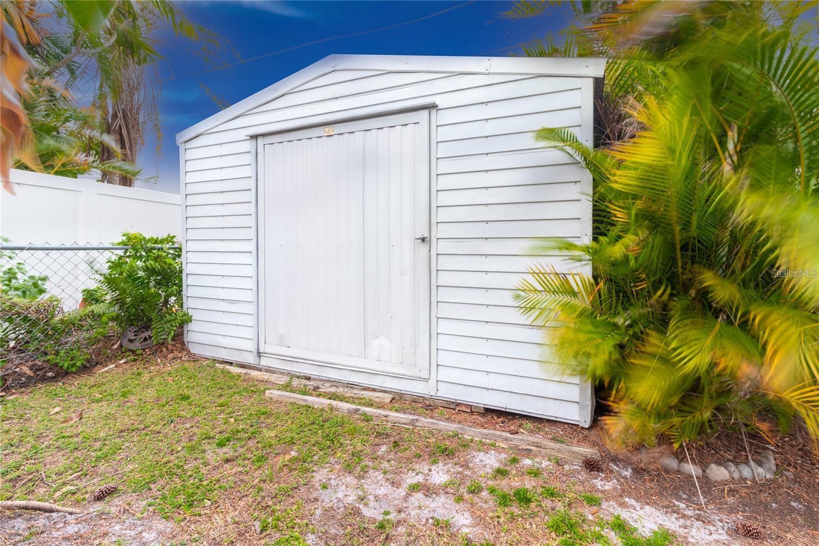 Listing photo id 32 for 3314 Island Date Circle